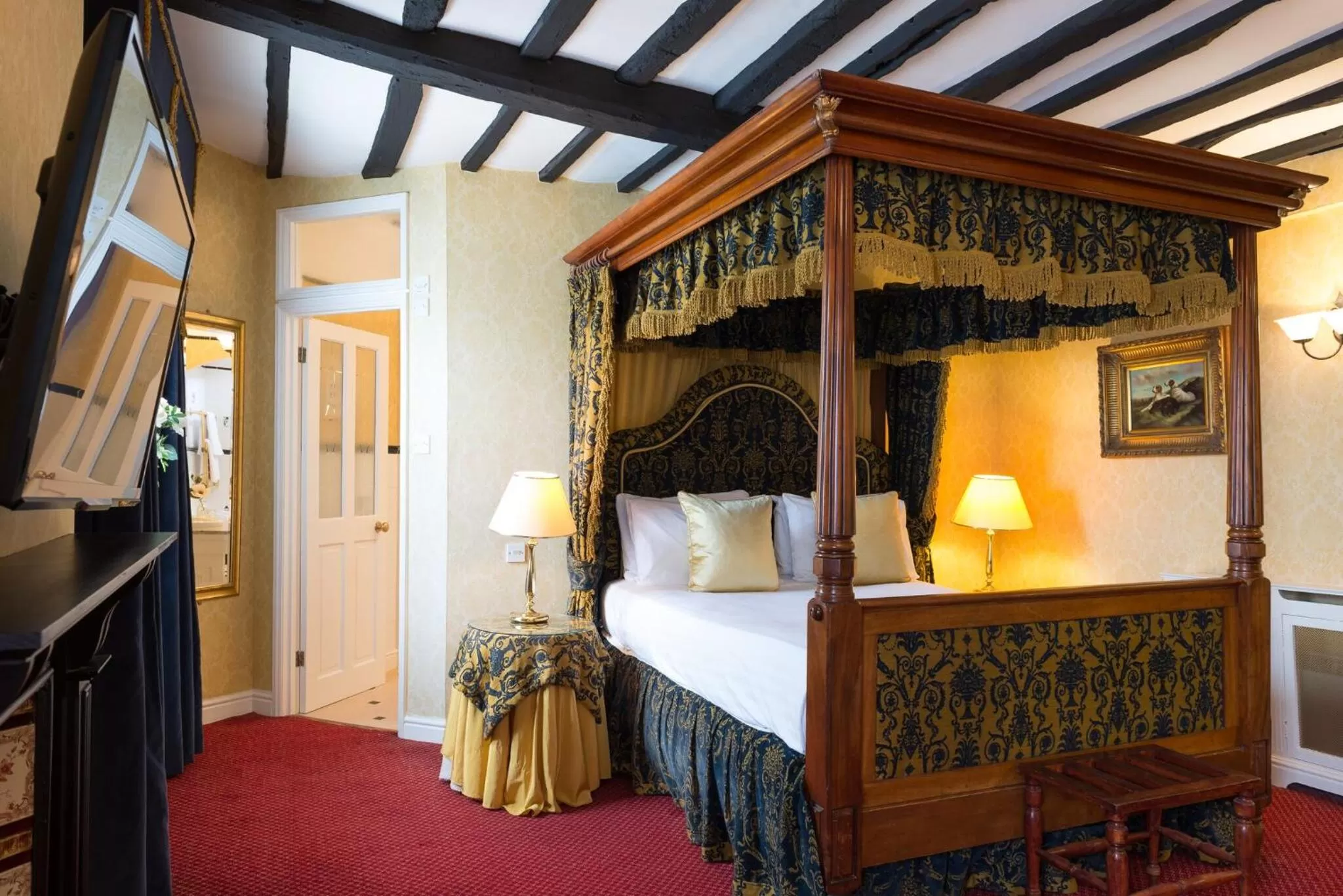 Photo of the whole room, Bed in Best Western Red Lion Hotel