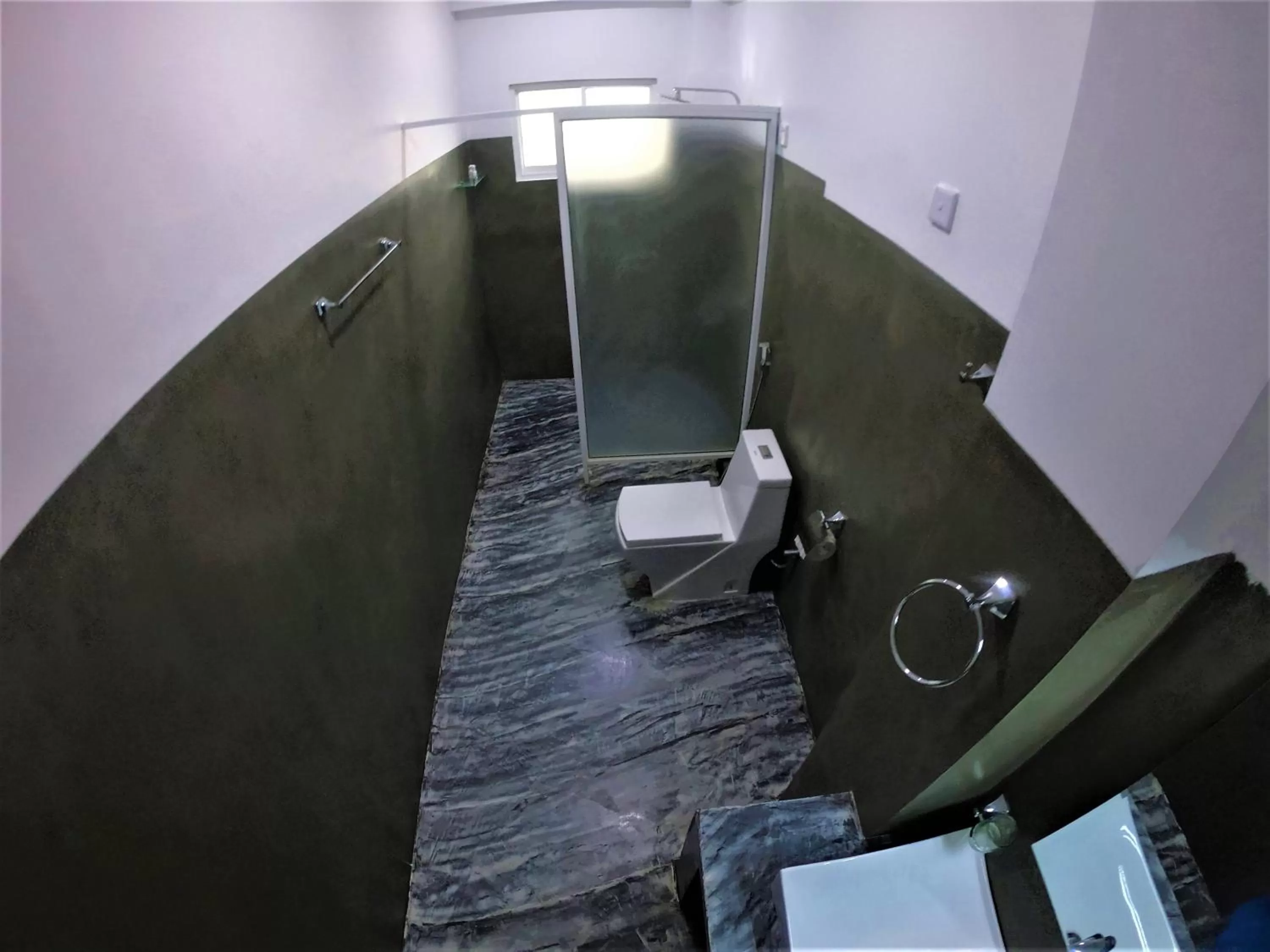 Bathroom in 4 Aces Ella