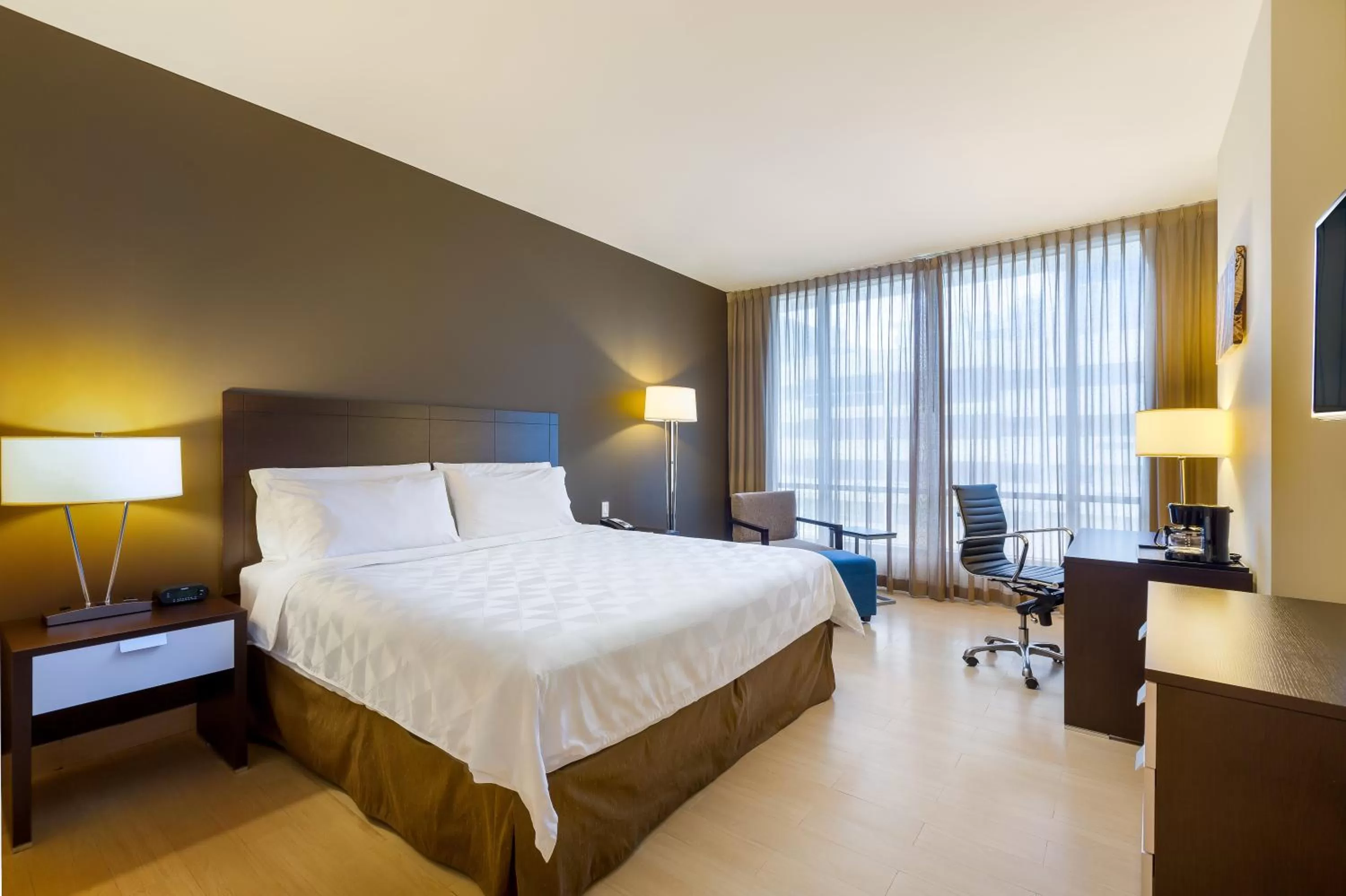 Photo of the whole room, Bed in Holiday Inn Panama Distrito Financiero by IHG