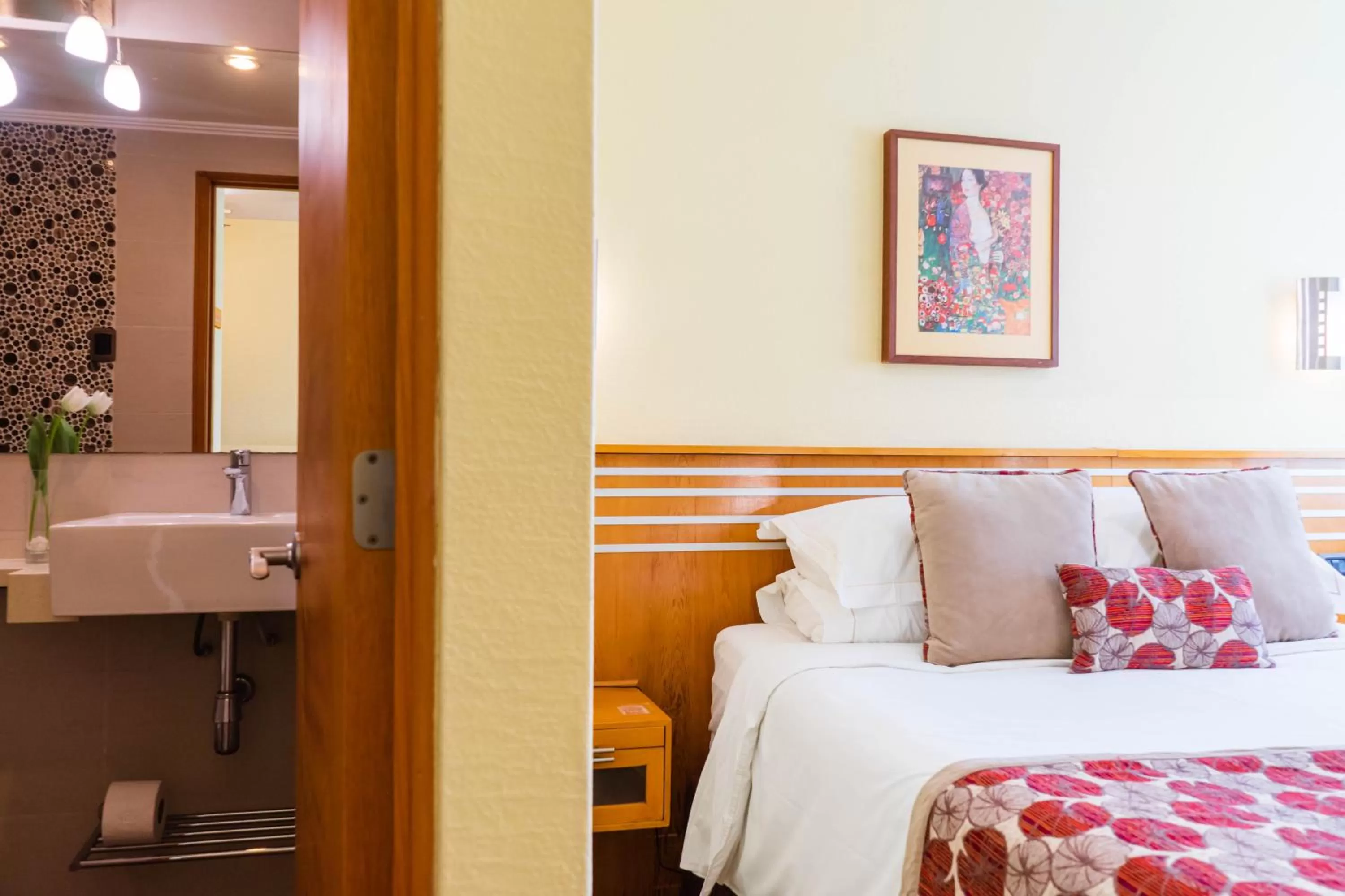 Bathroom, Bed in Hotel Ankara