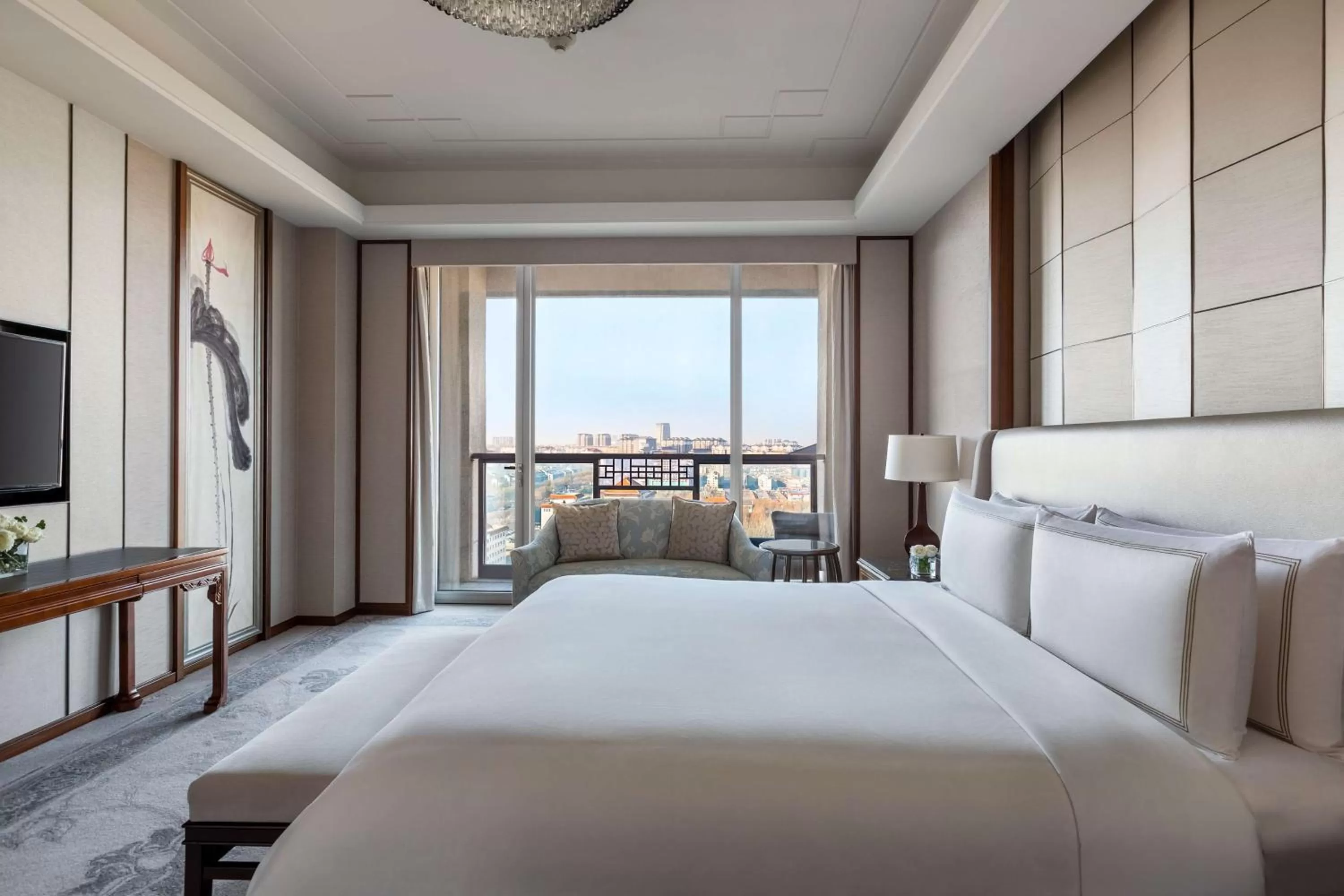 Photo of the whole room, Bed in Shangri-La Qufu