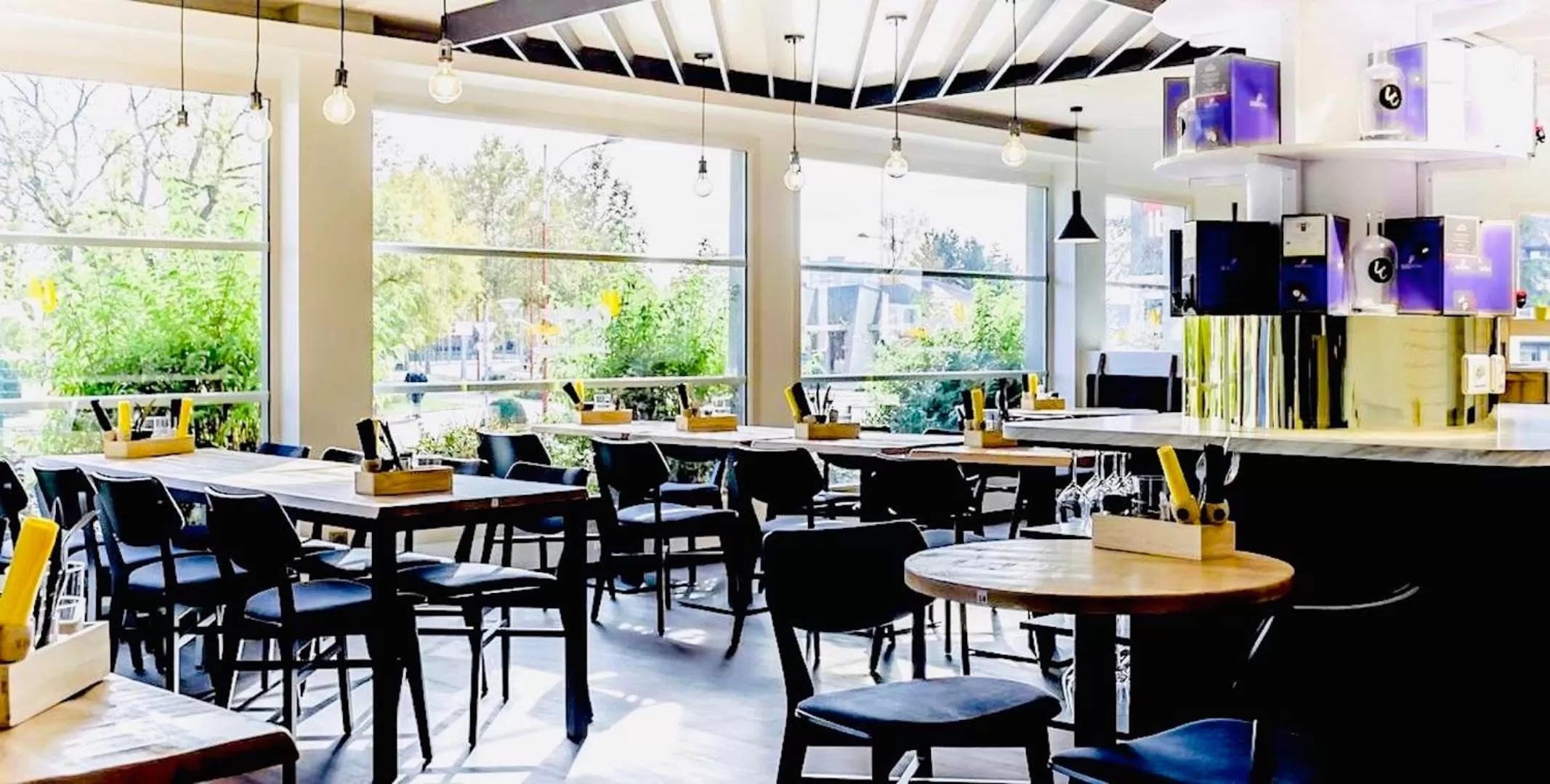 Restaurant/places to eat in ibis Strasbourg Aéroport Le Zénith