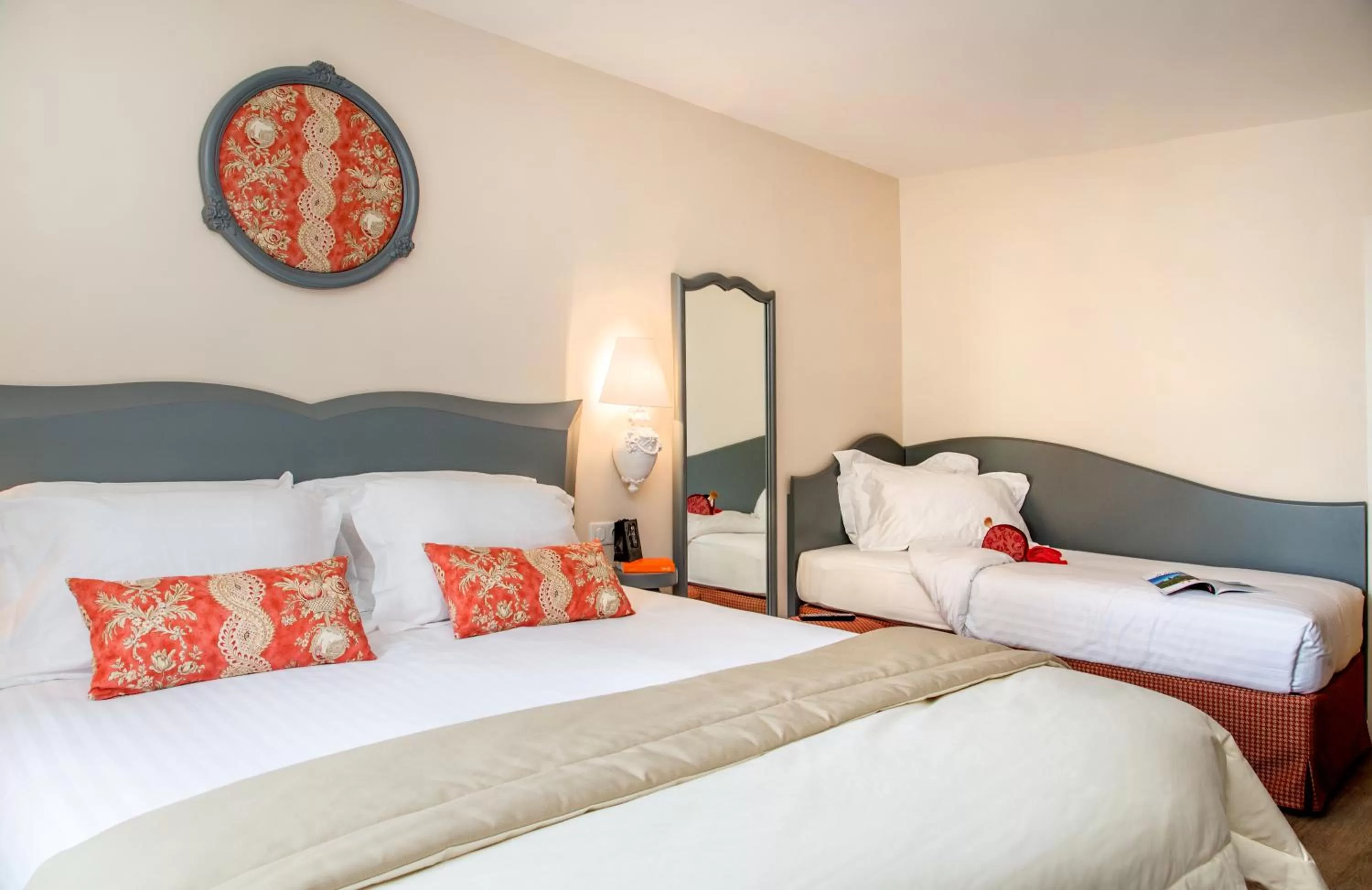 Bed in Relais des Trois Châteaux Hôtel-Restaurant - Teritoria