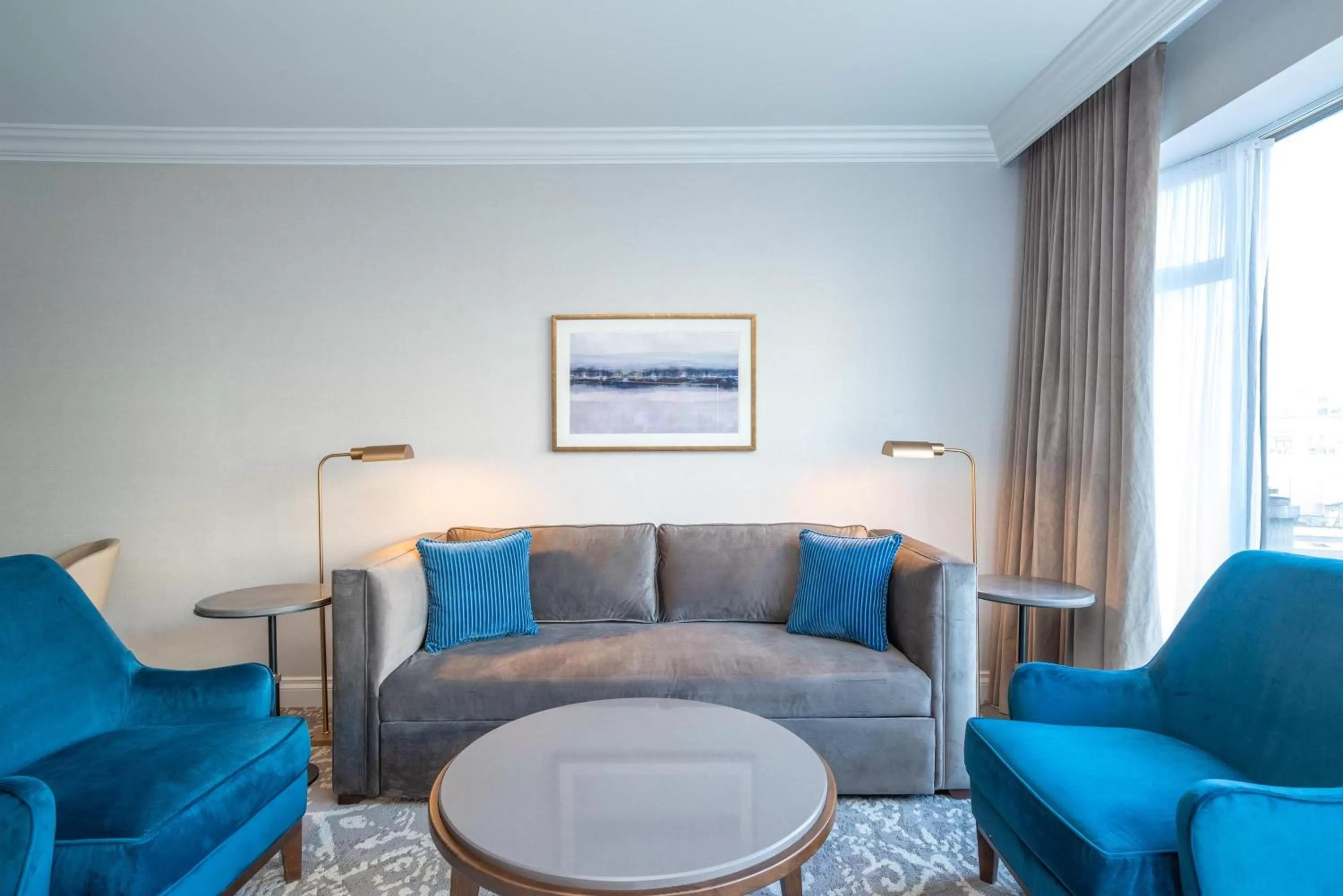 Living room in The Sutton Place Hotel Vancouver