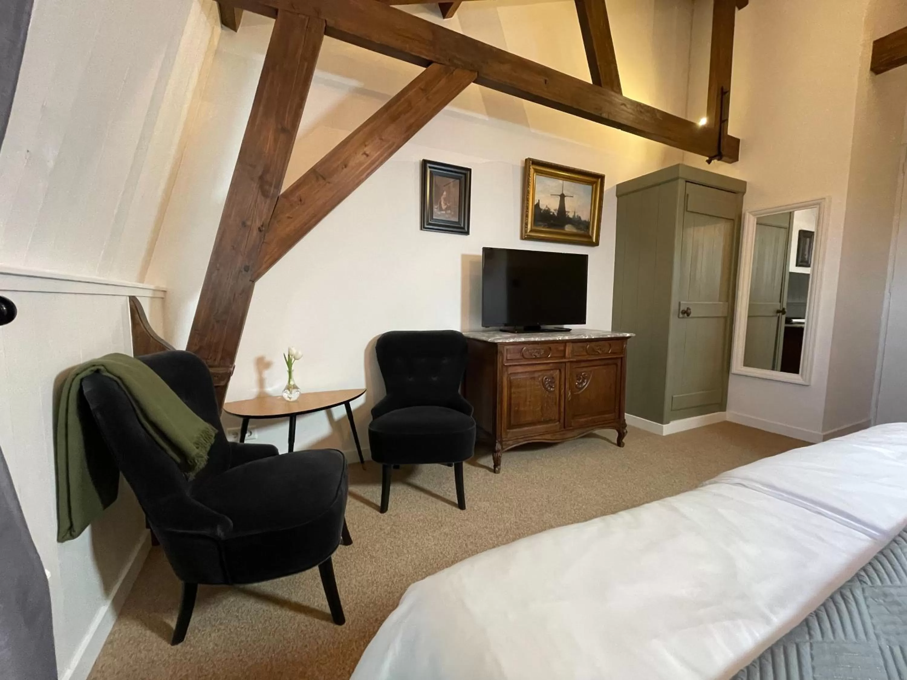 Seating area, Bed in BnB 't Ambacht - Boutique Hotel