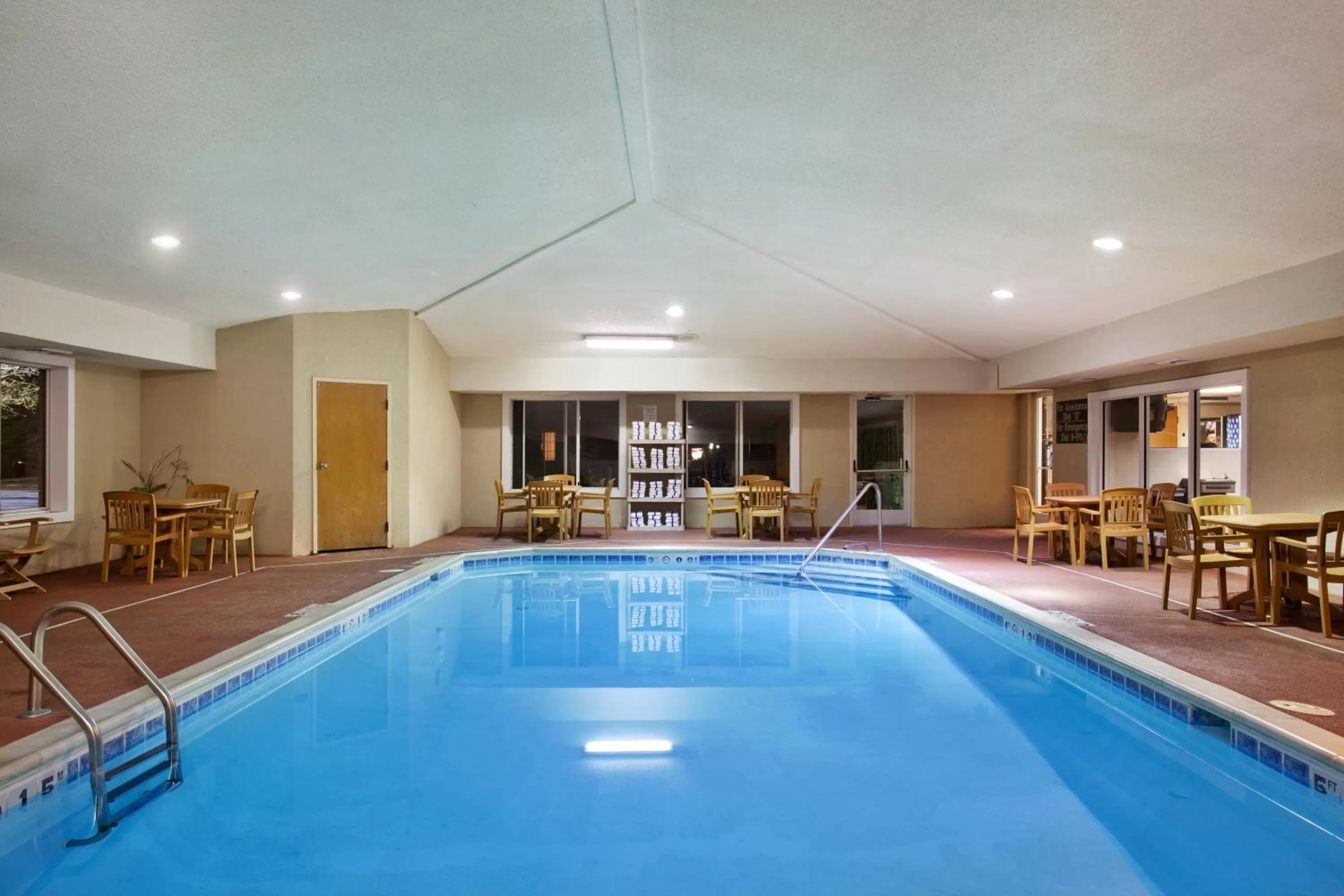 Swimming pool in Holiday Inn Express Hotel & Suites-Saint Joseph by IHG
