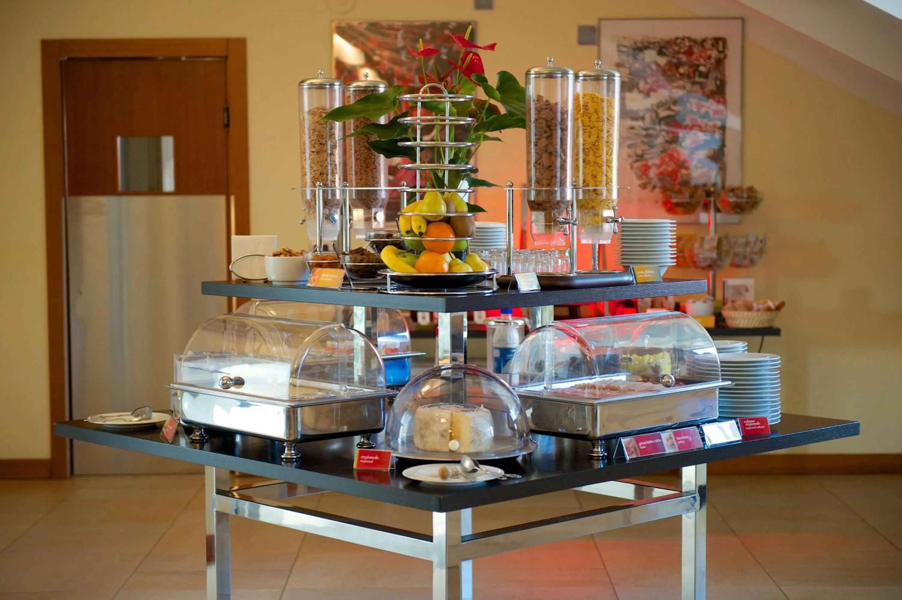 Restaurant/places to eat in Best Western Crystal Palace Hotel