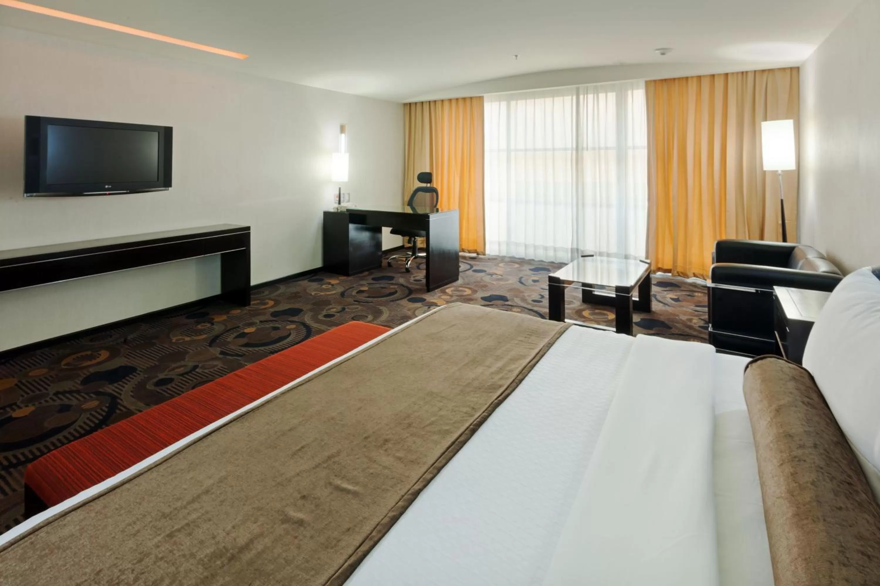 Bedroom, Bed in Crowne Plaza Toluca - Lancaster by IHG