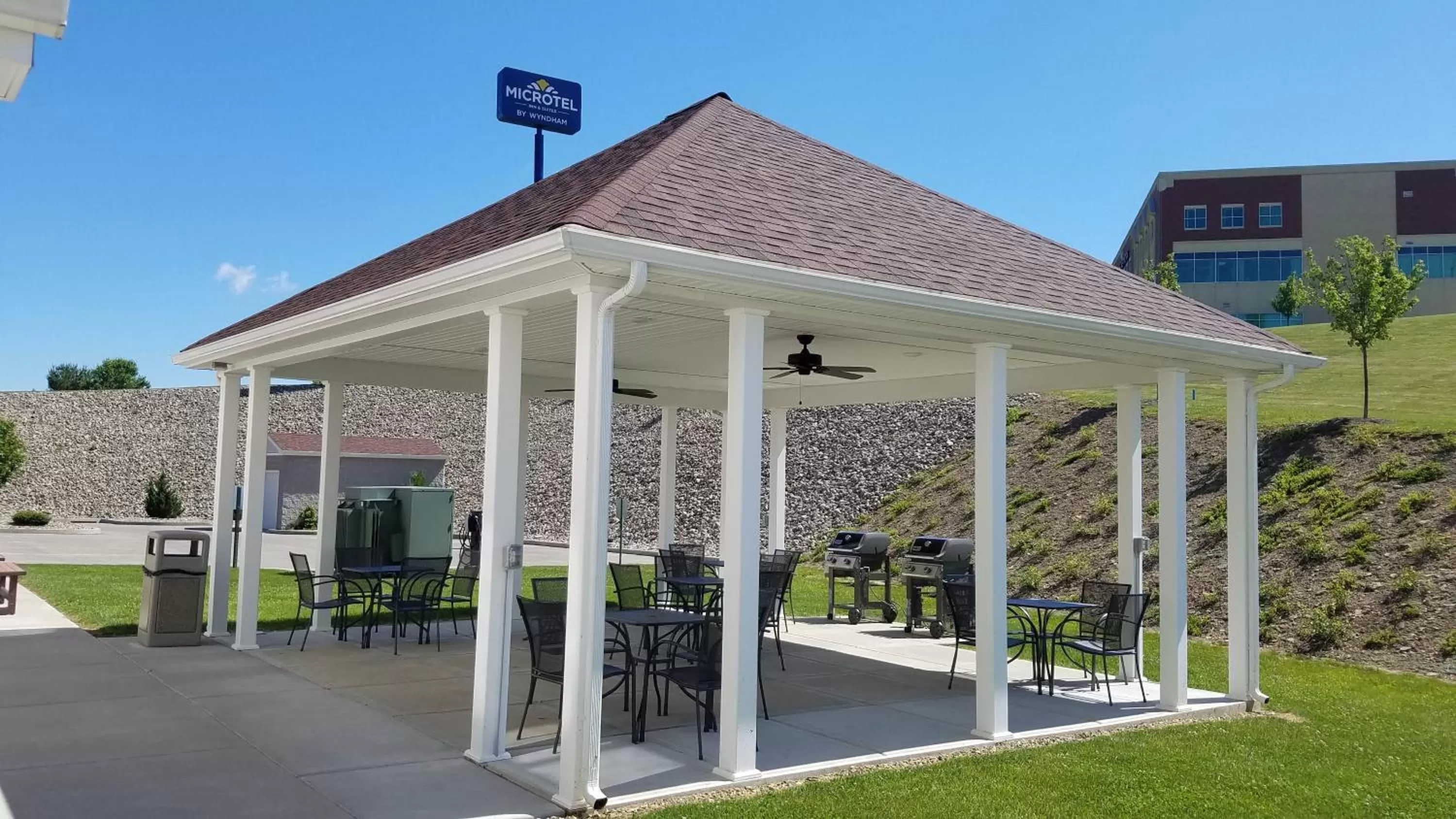 BBQ facilities in Microtel Inn & Suites by Wyndham Clarion