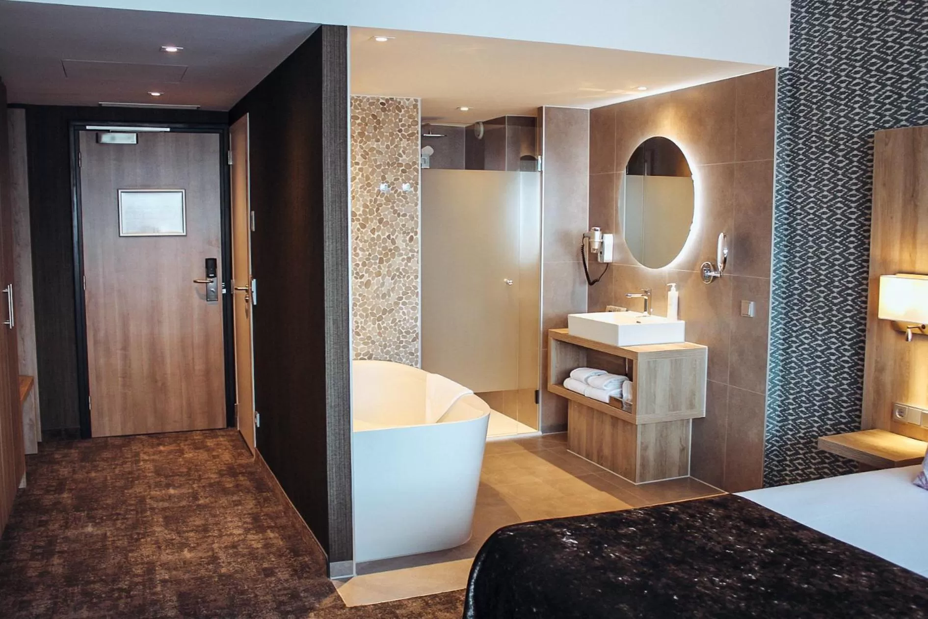 Bathroom, Bed in Van der Valk Hotel Breda
