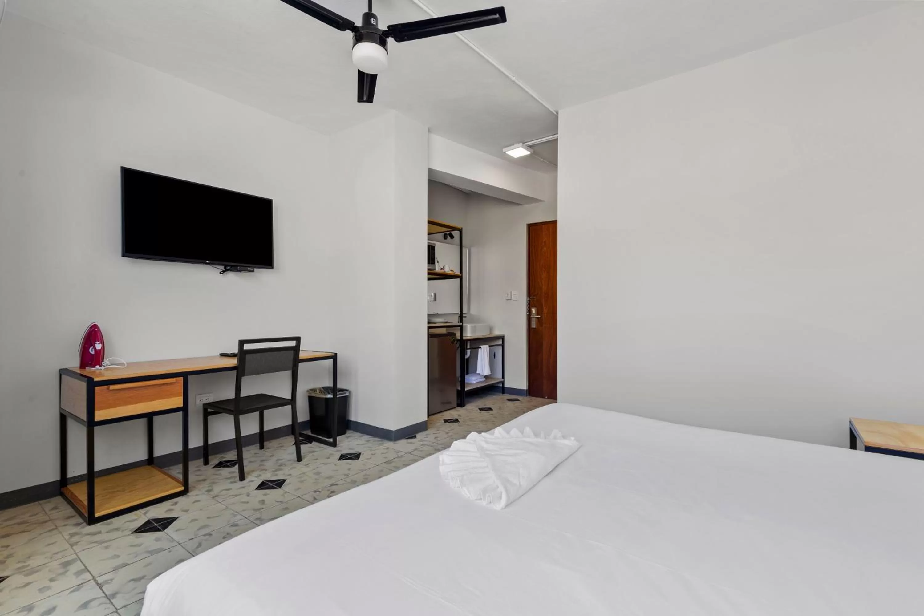 Bedroom, Bed in Suites Reforma by HomiRent