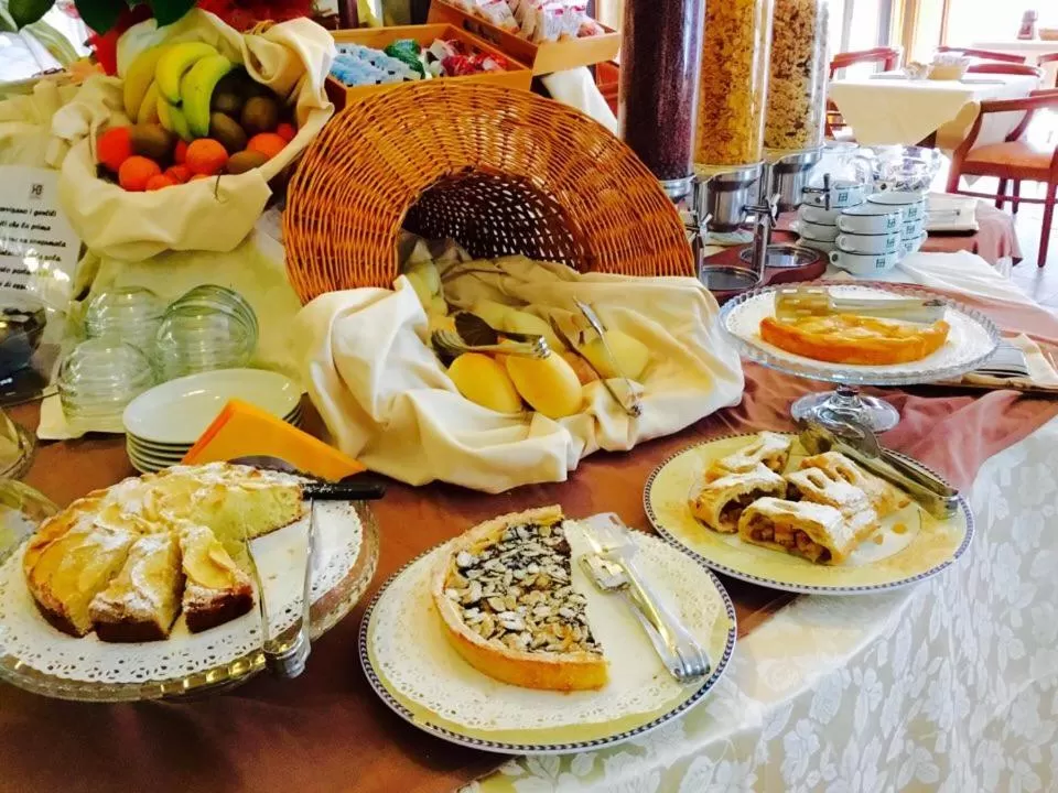 Restaurant/places to eat in Hotel Grazia Deledda