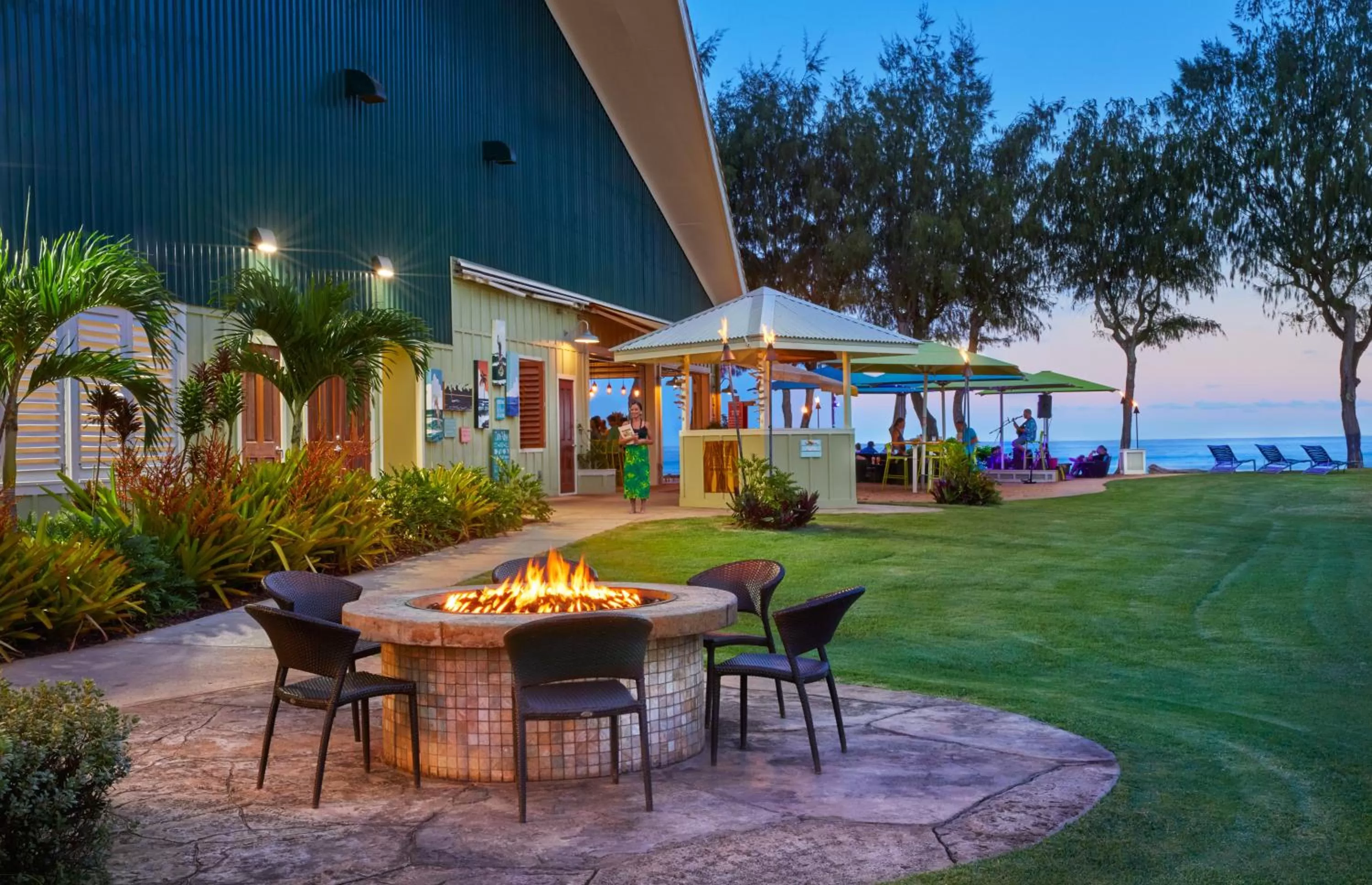 Restaurant/places to eat in Kauai Shores Hotel