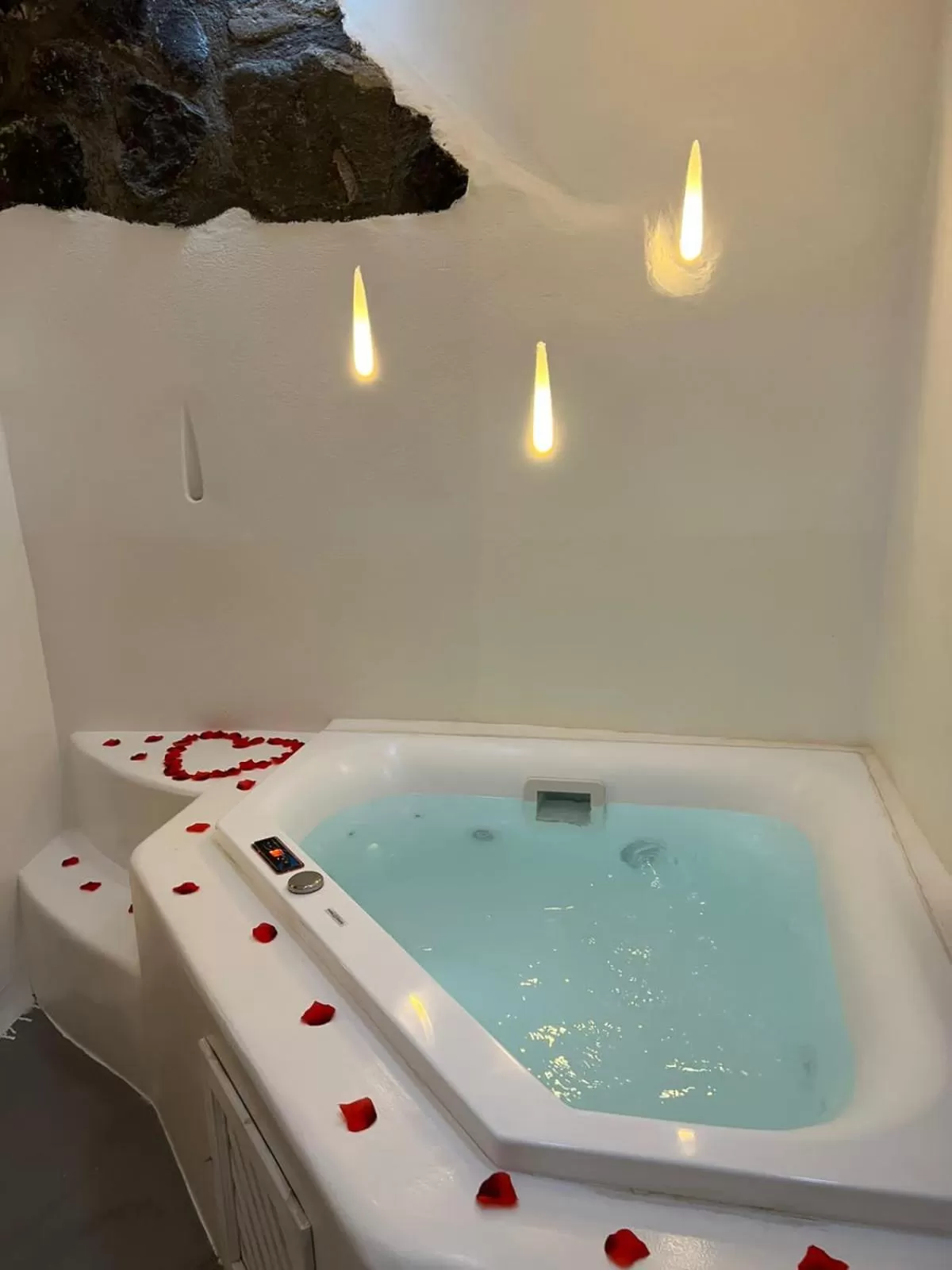 Decorative detail in Eternity Suites Santorini