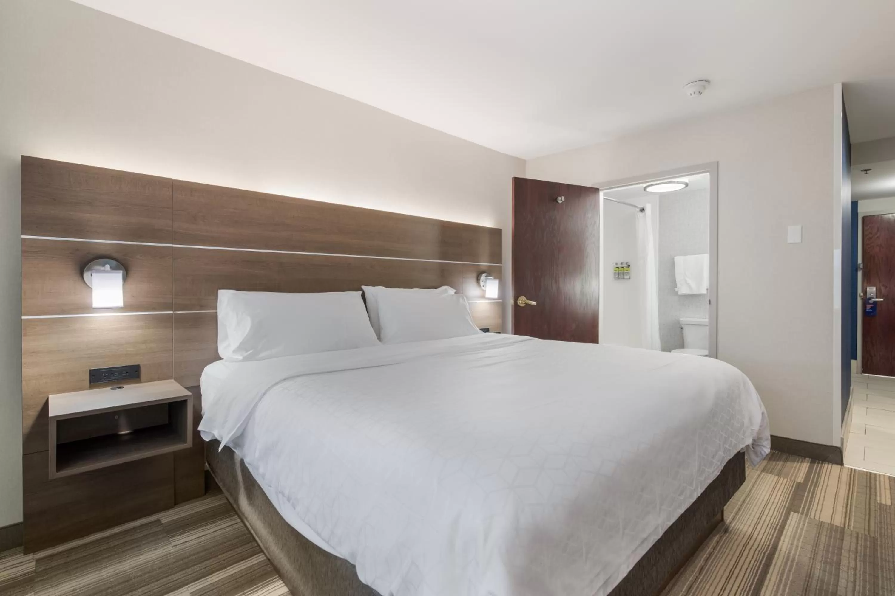 Bed in Holiday Inn Express - Plymouth by IHG