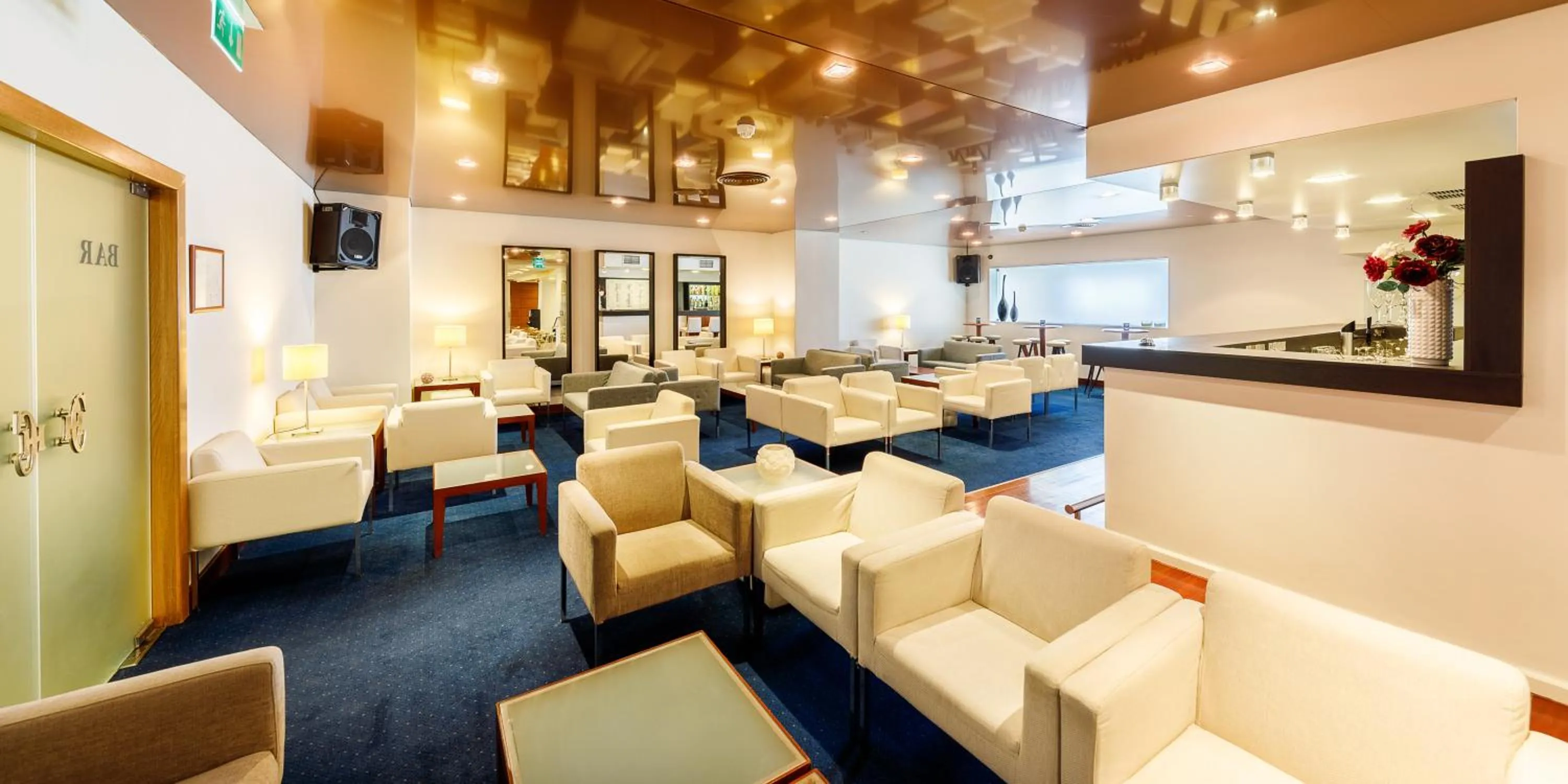 TV and multimedia in Hotel Cinquentenario & Conference Center