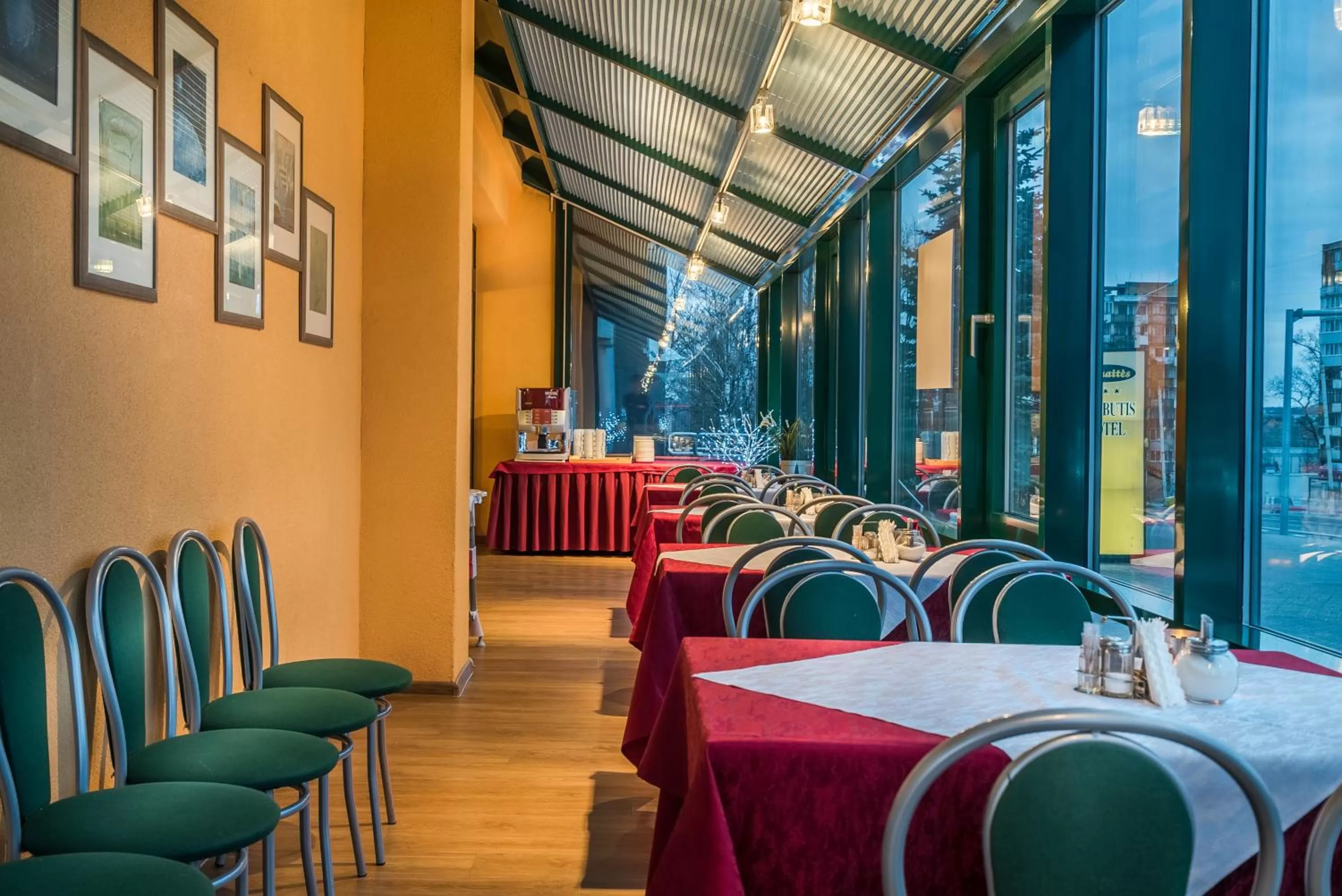 Restaurant/places to eat in Hotel Zemaites