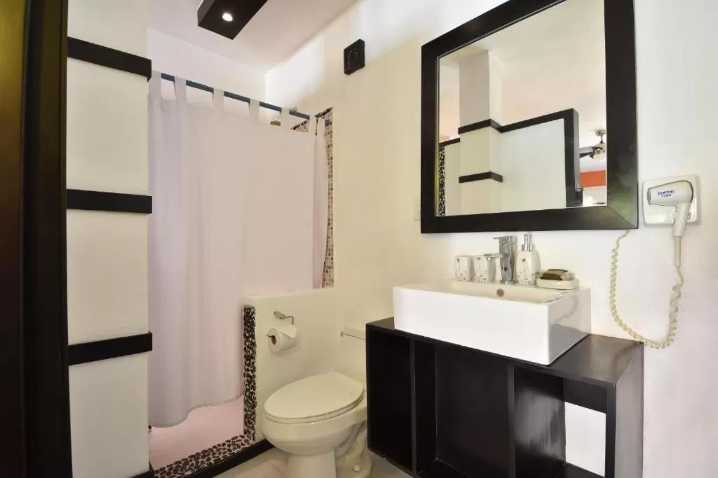 Bathroom in "5TH AVENUE" Beach Energy Hotel "by BFH"