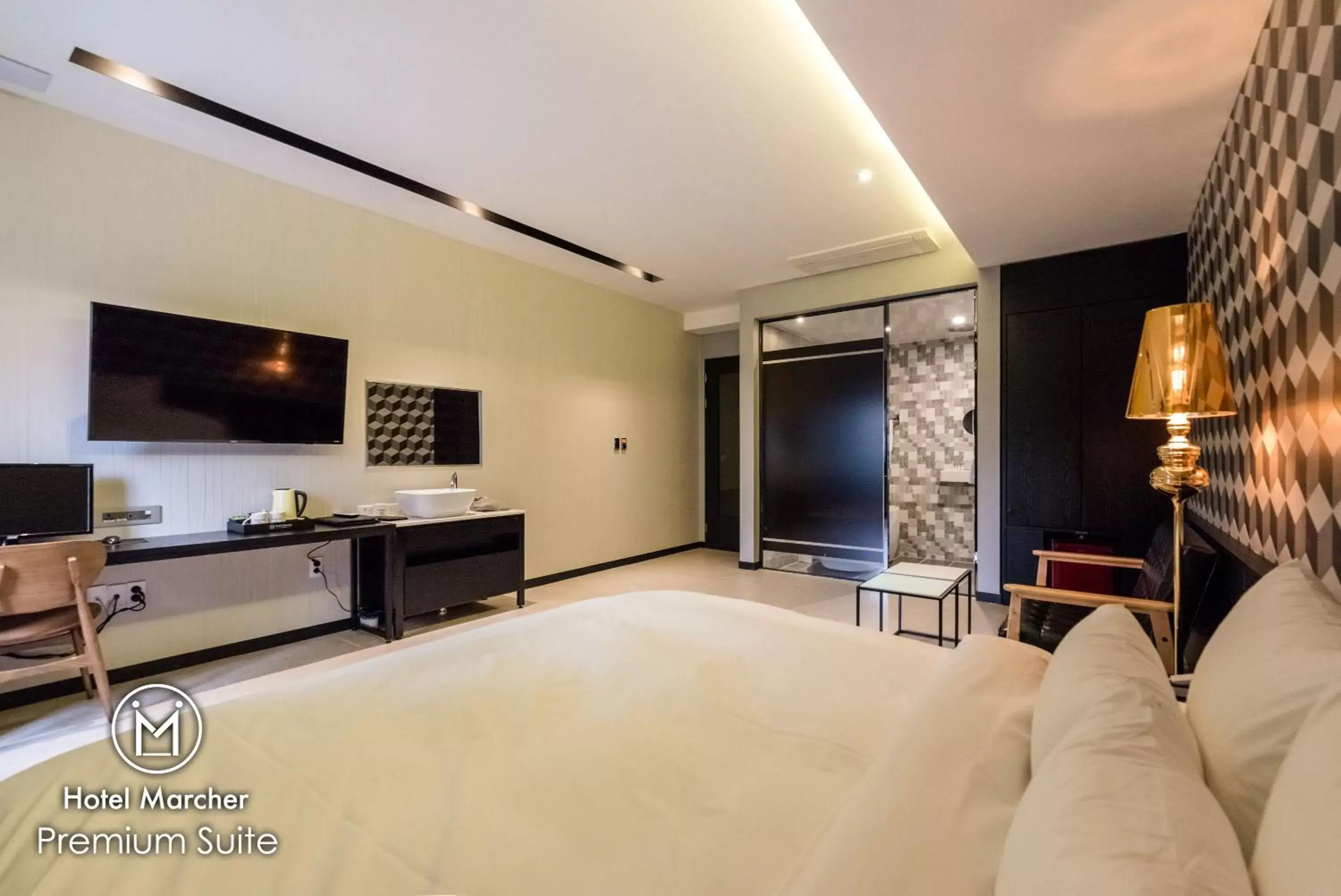 Premium Suite with Bath in Hotel Marcher Premium Suite with Bath in Hotel Marcher