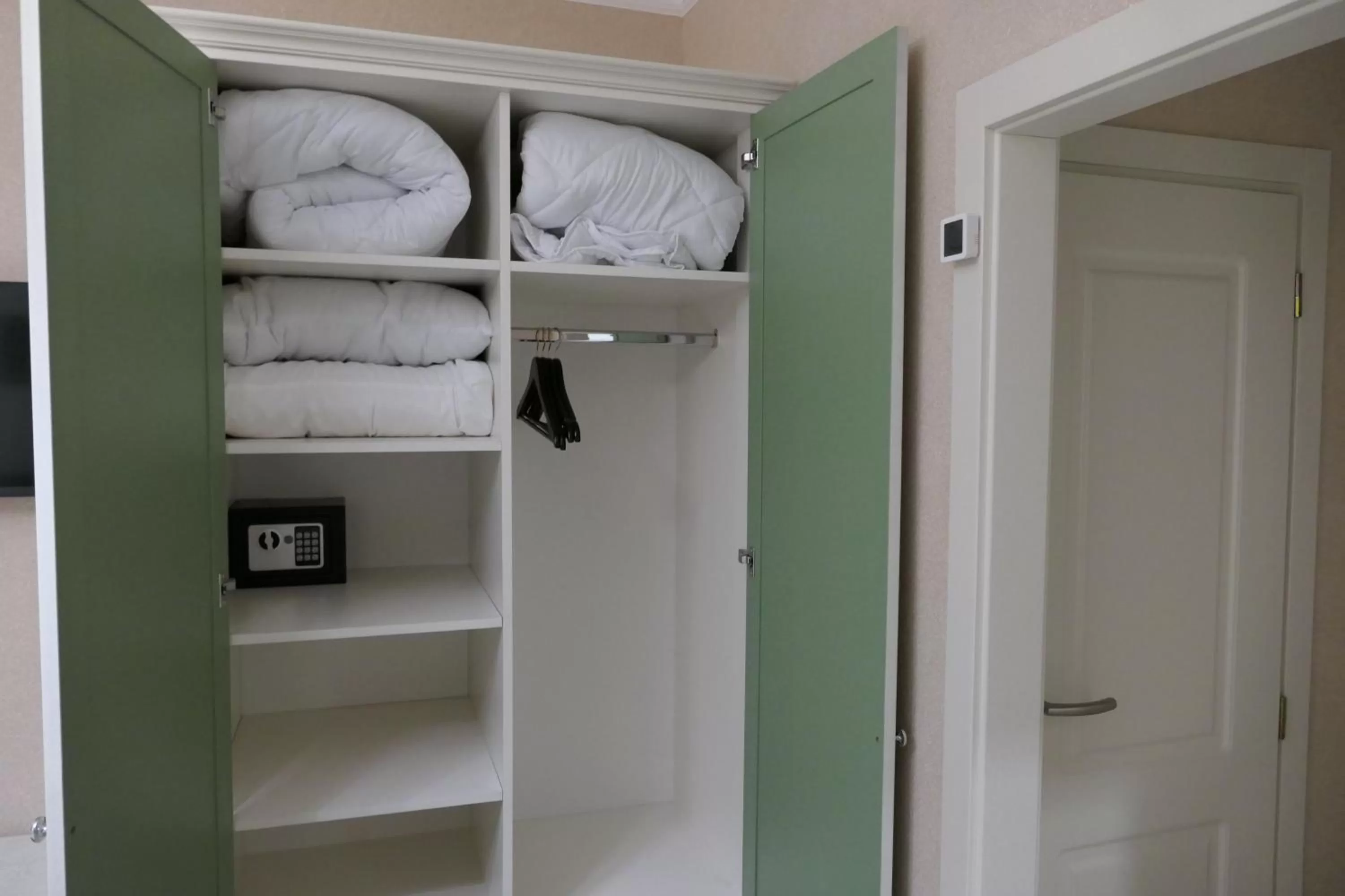 Quiet street view in Hotel MEDITERRANEO