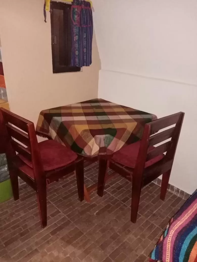 Dining area in Cabañas Rústicas El Benny by Rotamundos