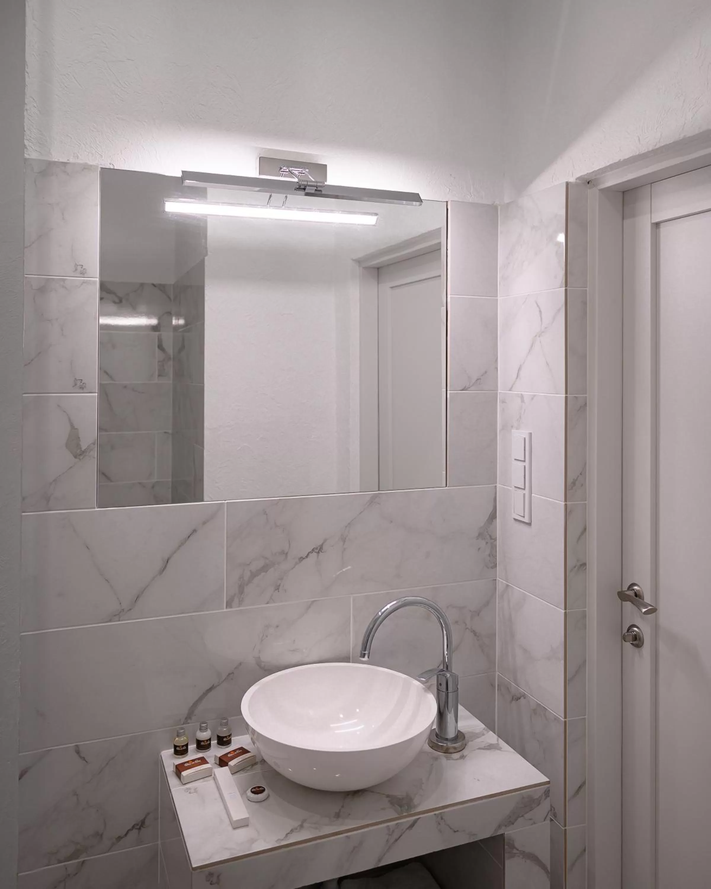 Shower, Bathroom in Patio di Fiori