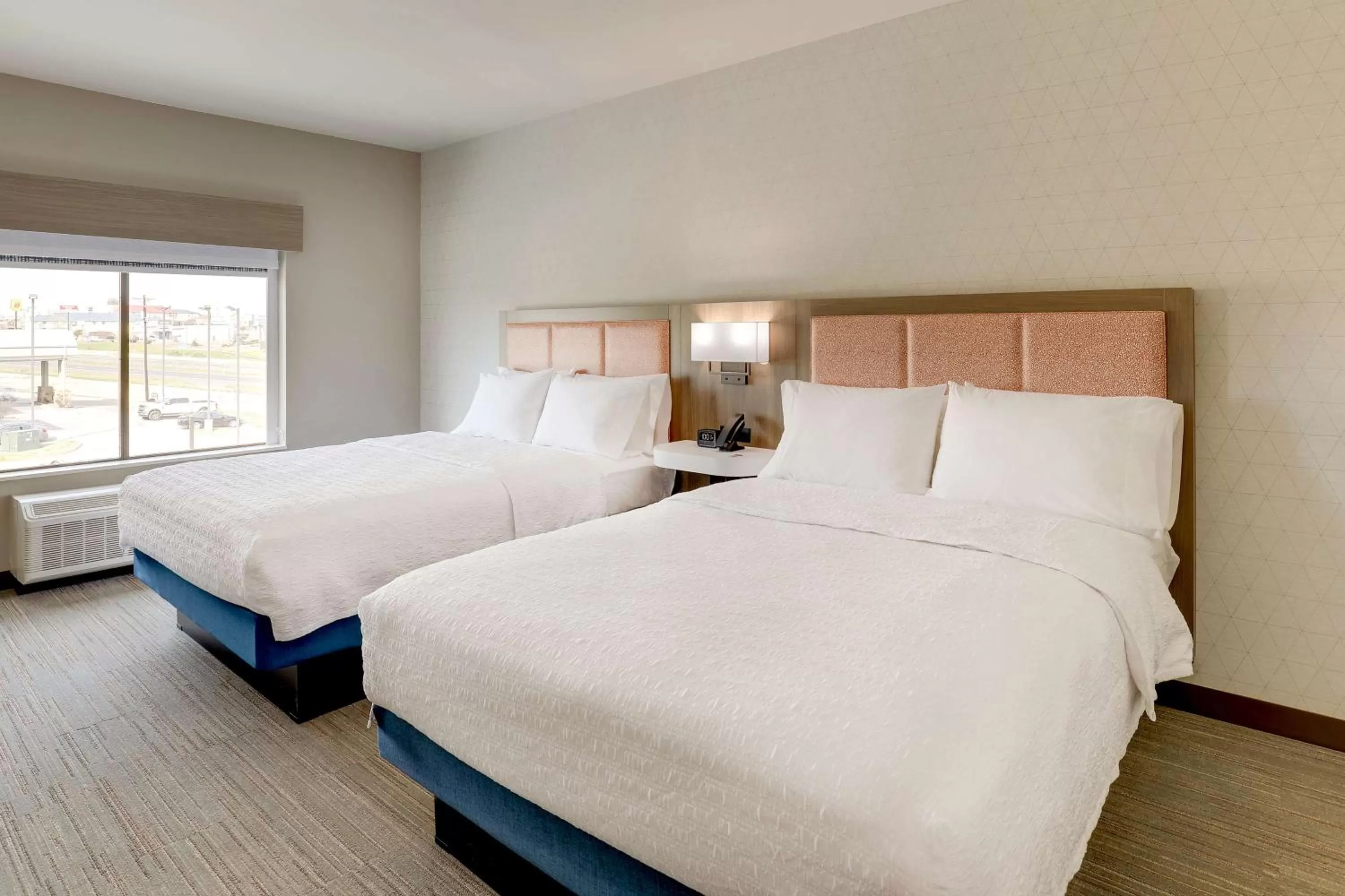 Bed in Hampton Inn & Suites Weatherford, Tx