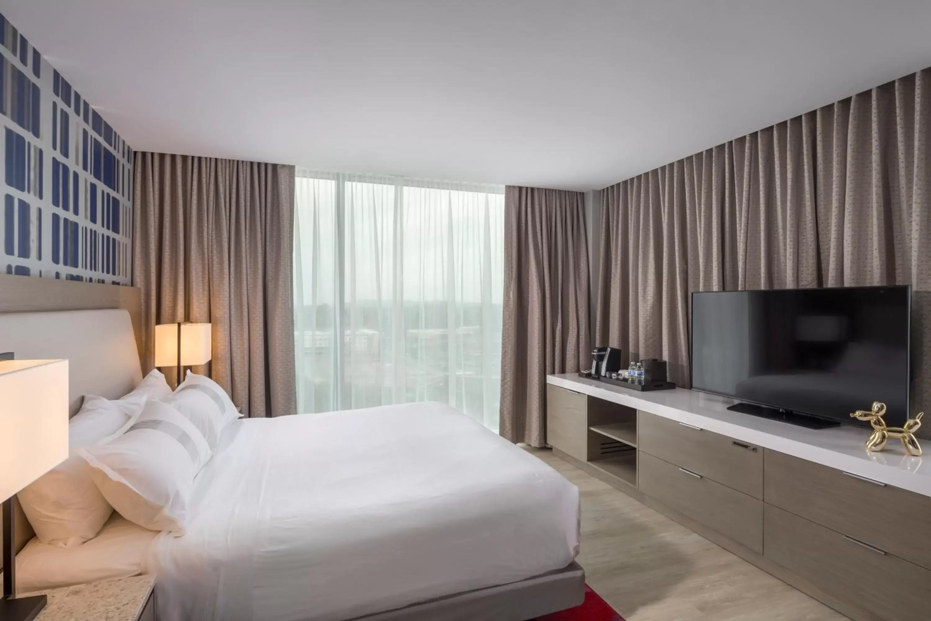 One-Bedroom King Suite in The Summit Hotel One-Bedroom King Suite in The Summit Hotel