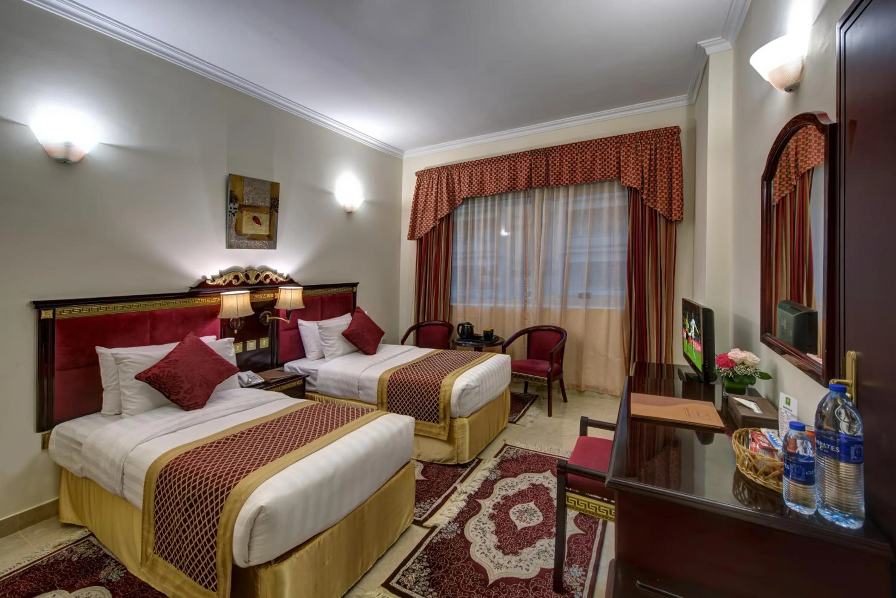 Bed in Comfort Inn Hotel Deira