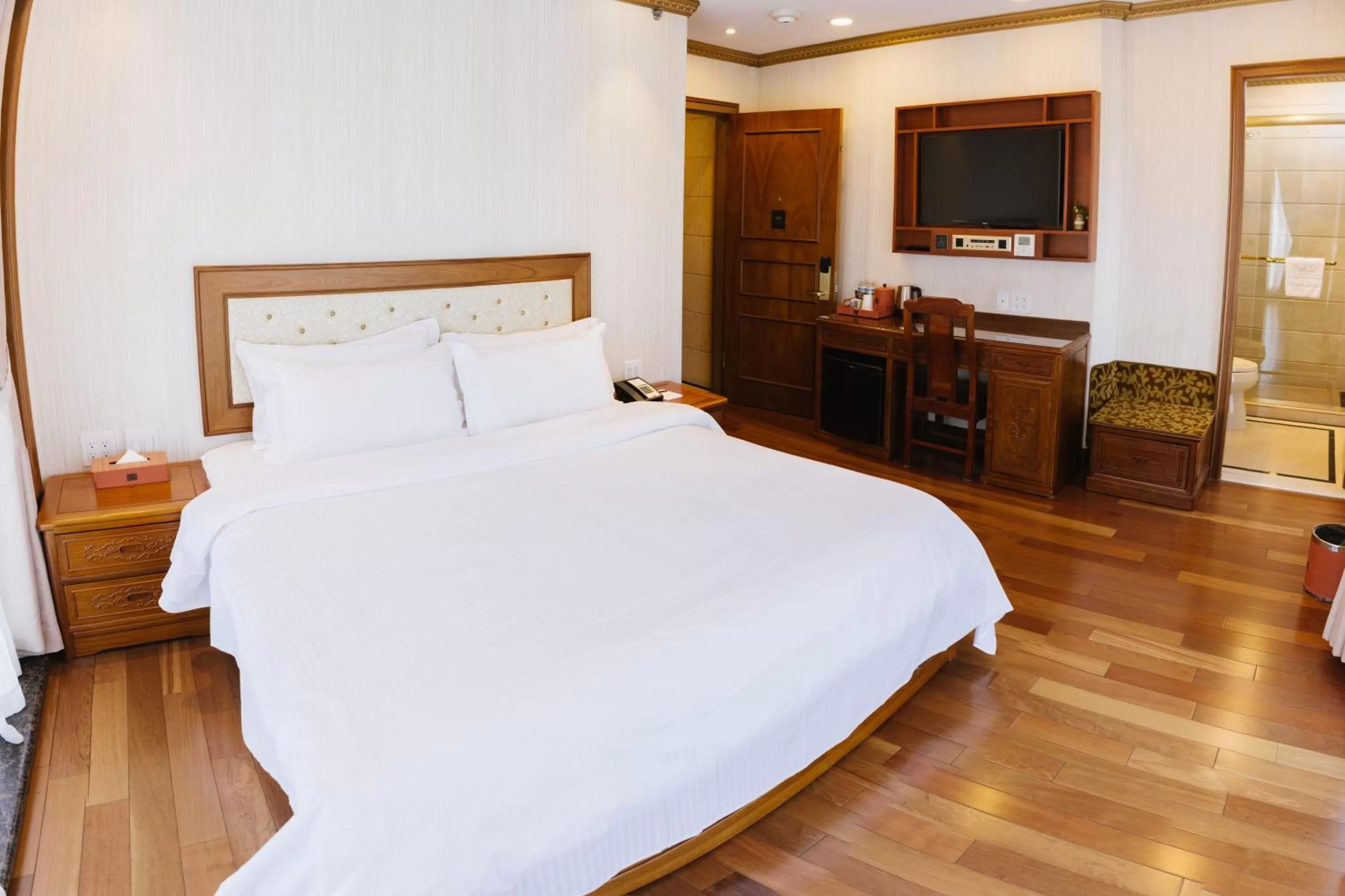 Bed in The Allen Hotel