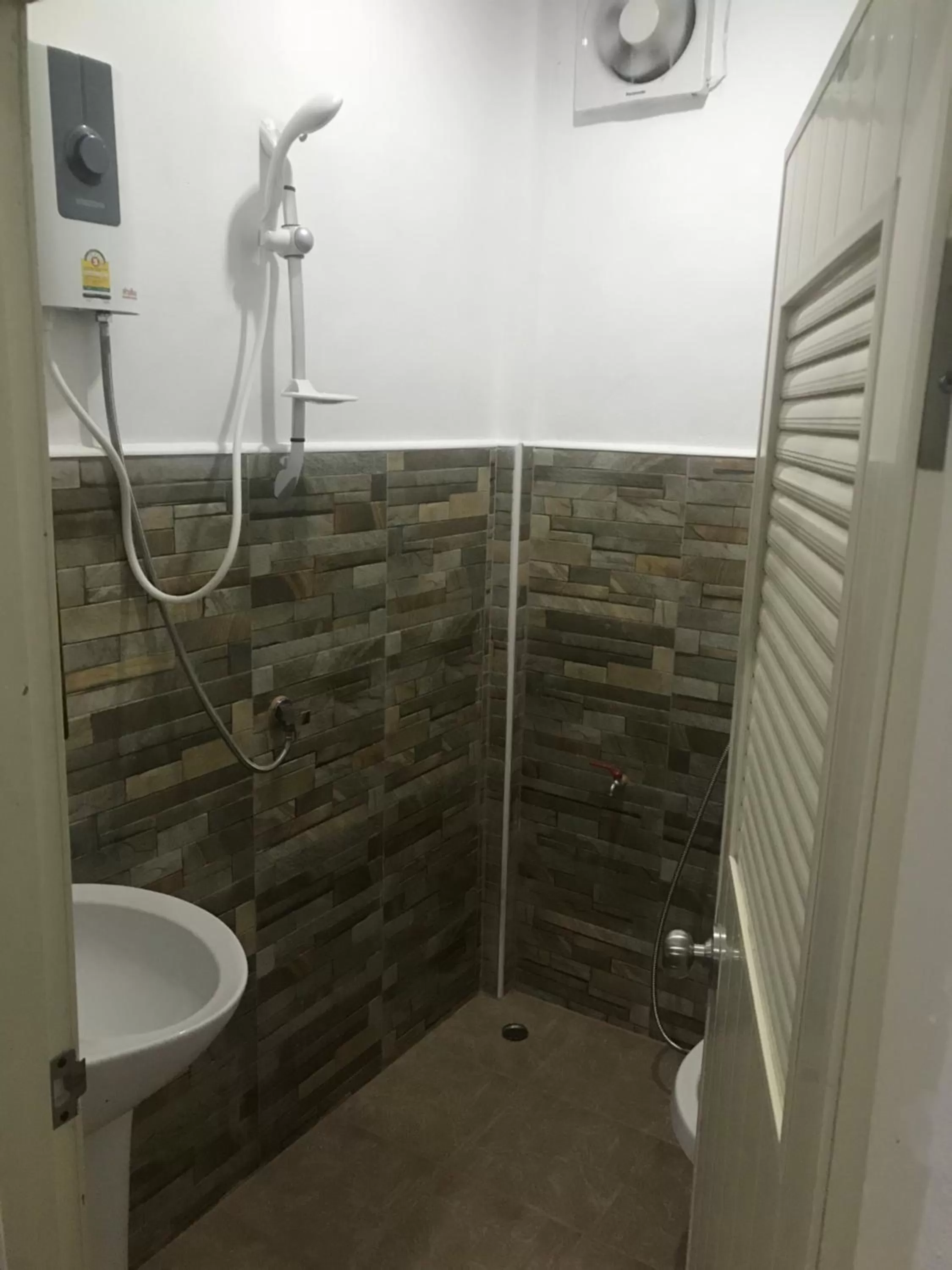 Bathroom in The Mountain View Hat Sai Ri Resort