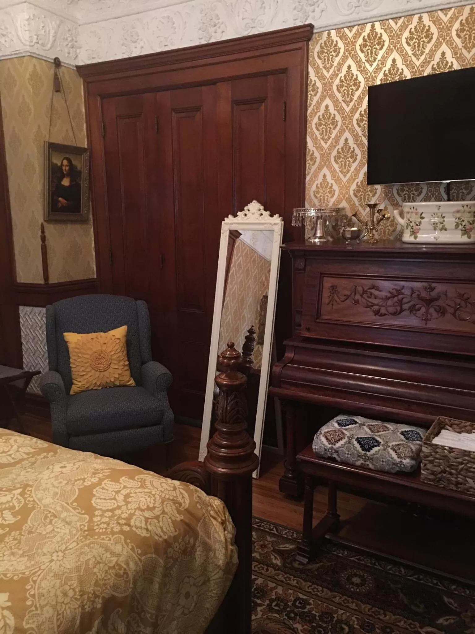 Photo of the whole room, Seating Area in Queen Anne Bed and Breakfast