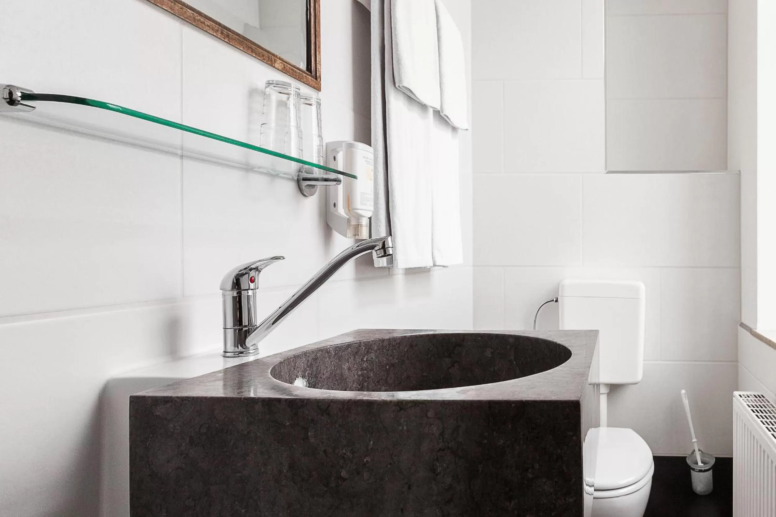 Bathroom in Hotel Aviv Dresden