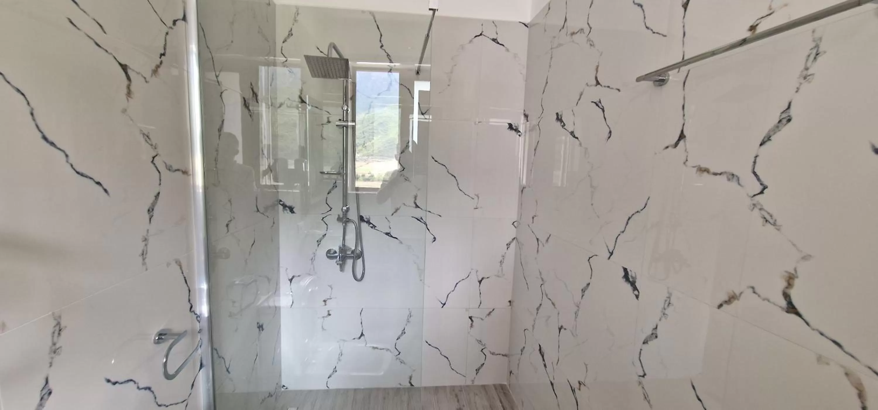 Shower, Bathroom in Hotel Baci