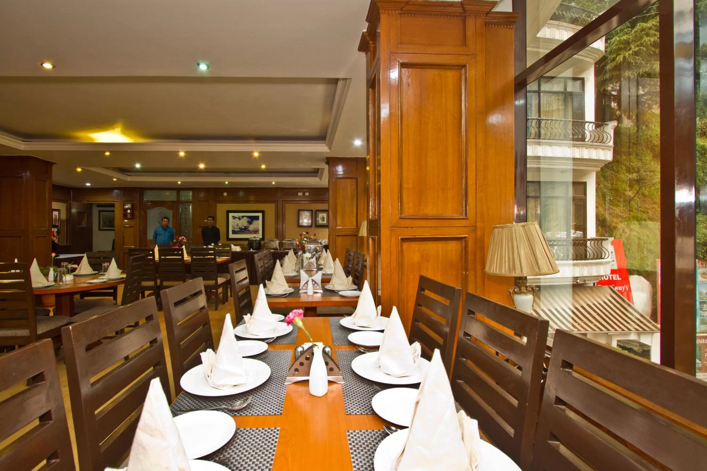 Restaurant/places to eat in Hotel Broadways Inn