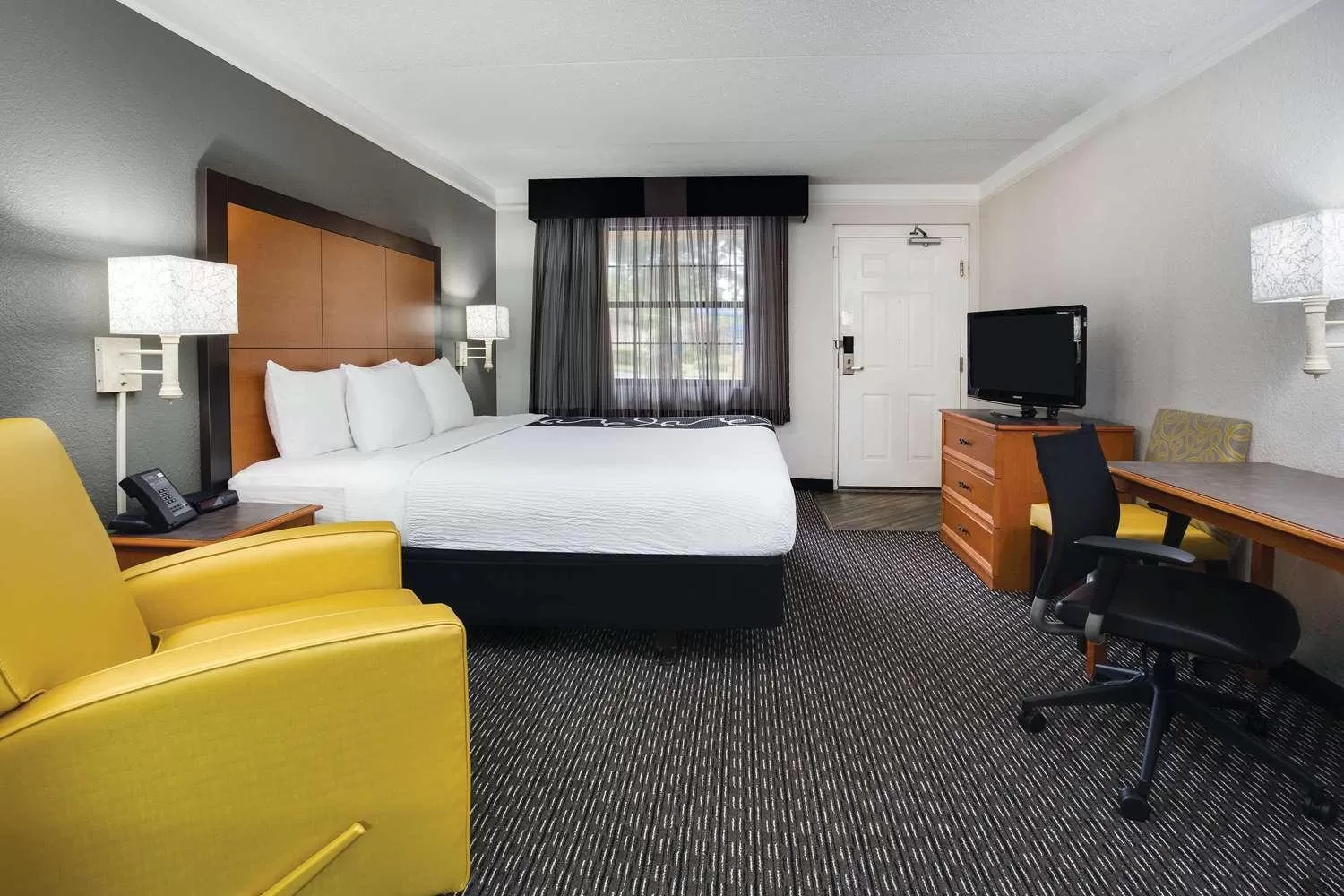 Bed in Days Inn by Wyndham Gainesville Florida