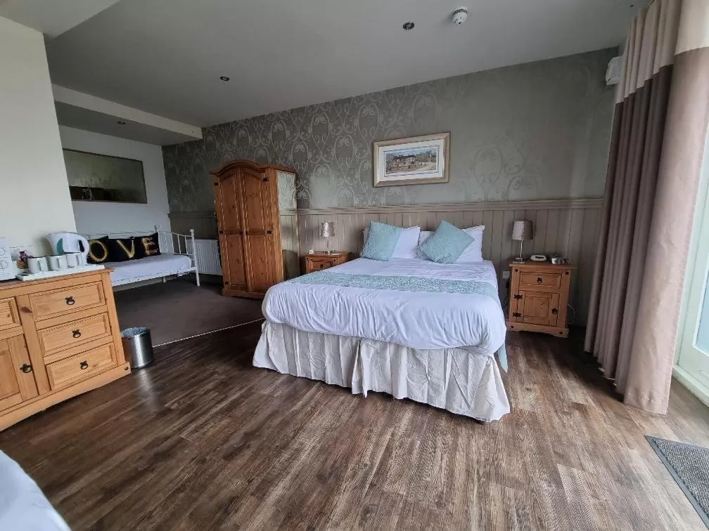 Bedroom, Bed in Ye Olde Fighting Cocks