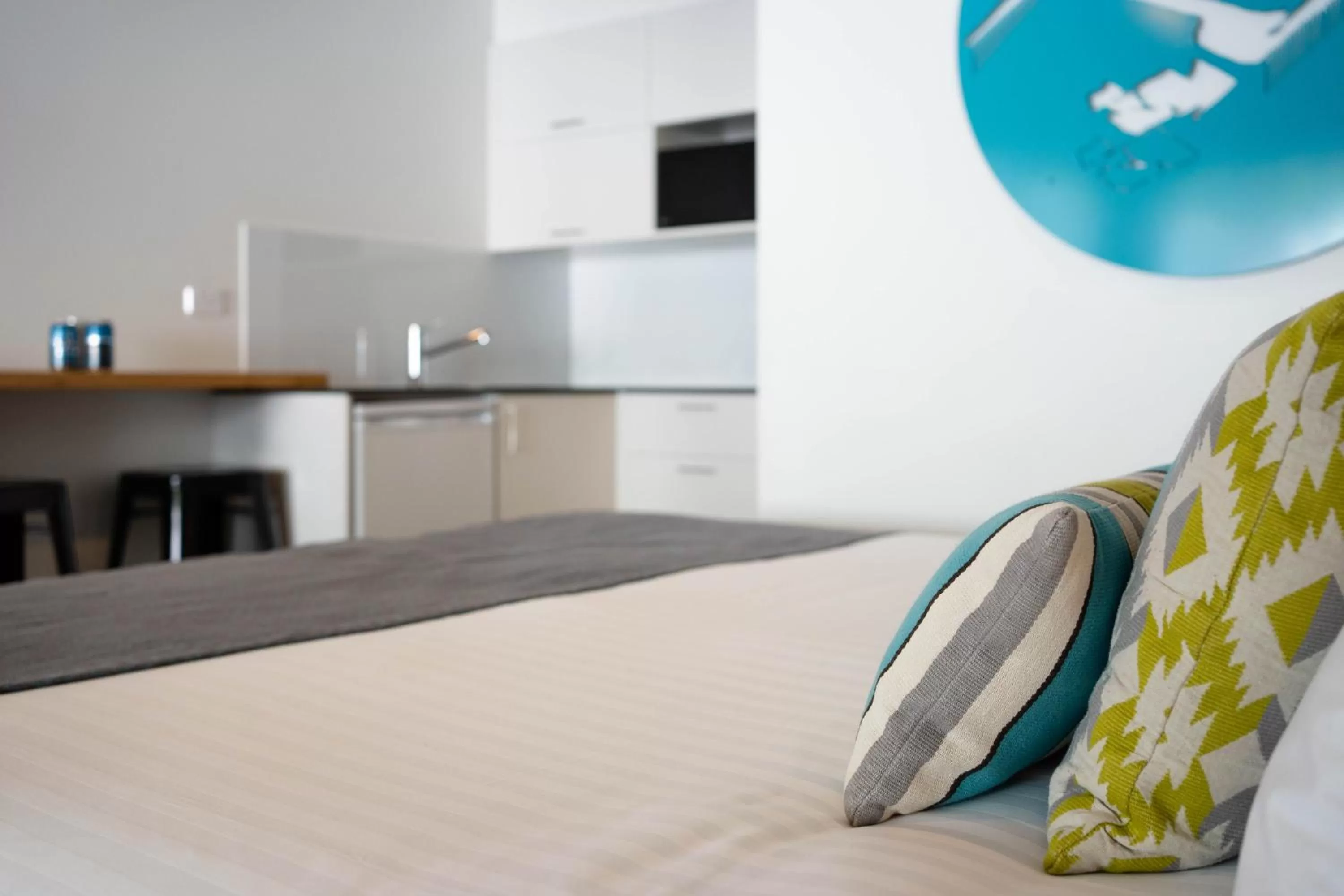 Bedroom, Bed in Bright Colonial Motel