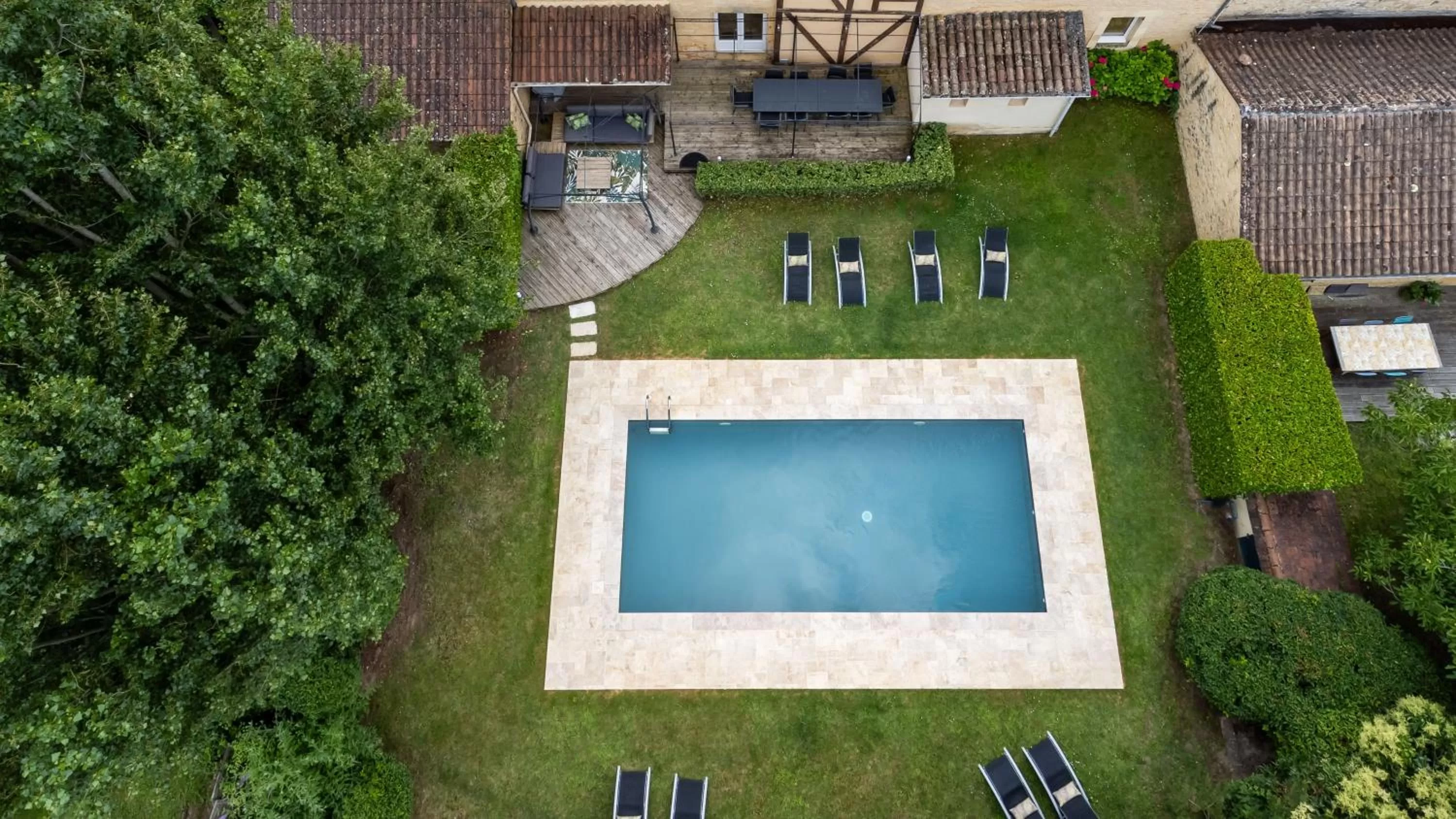 Swimming pool in Le Clos Vallis