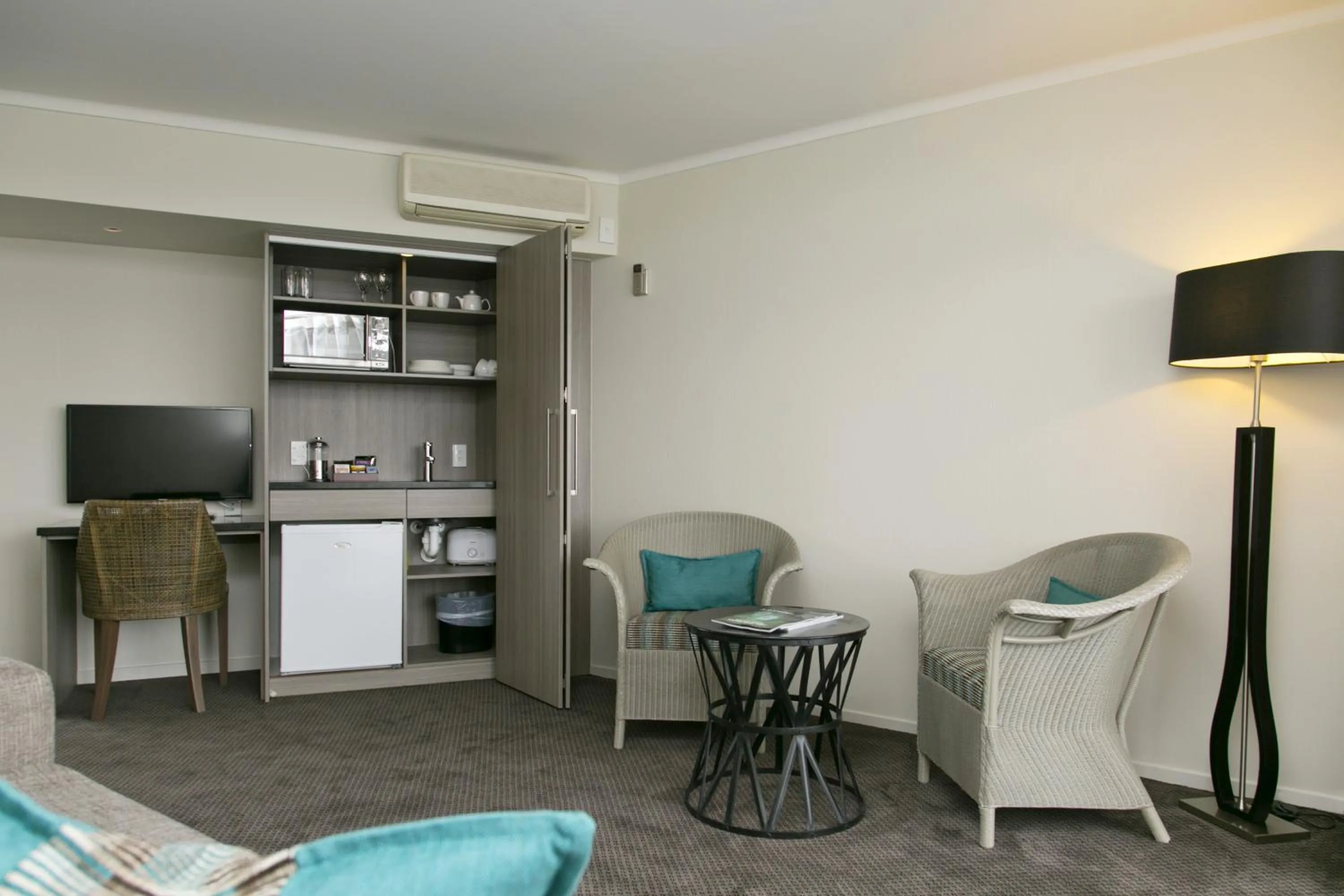 Coffee/tea facilities in The Cove- On The Lake