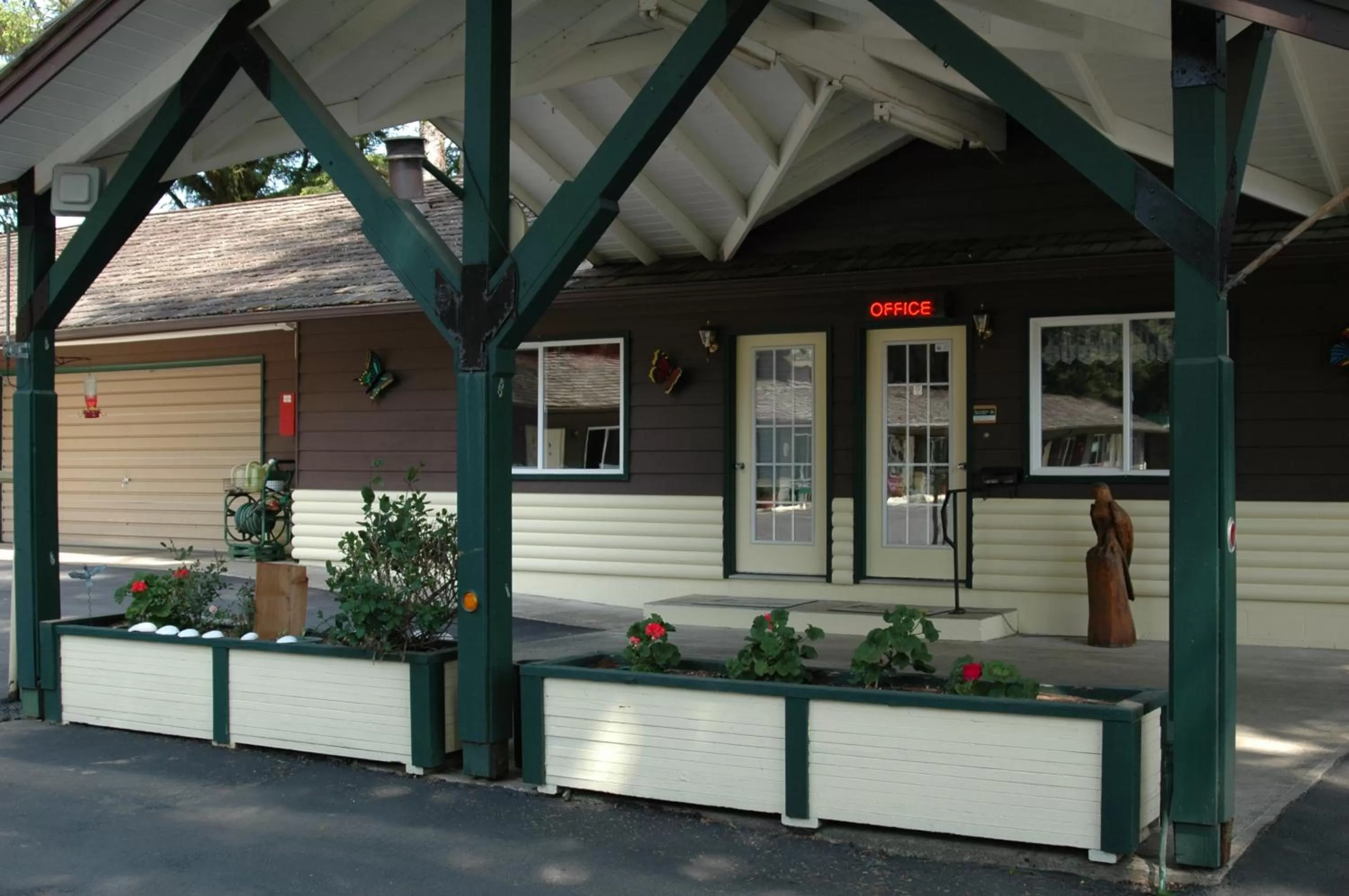 Park Motel and Cabins