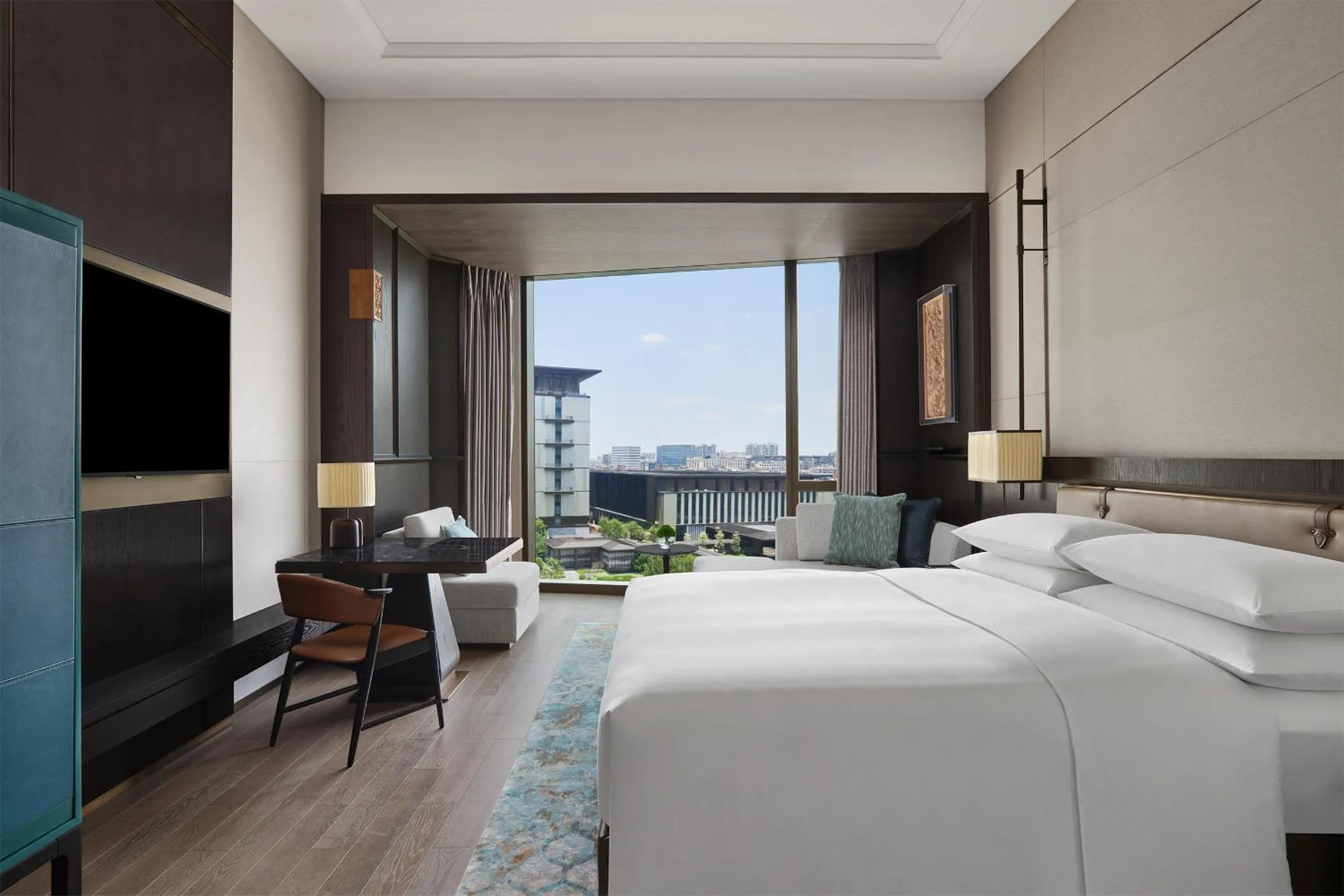 TV and multimedia, Bed in Guangzhou Marriott Hotel Baiyun