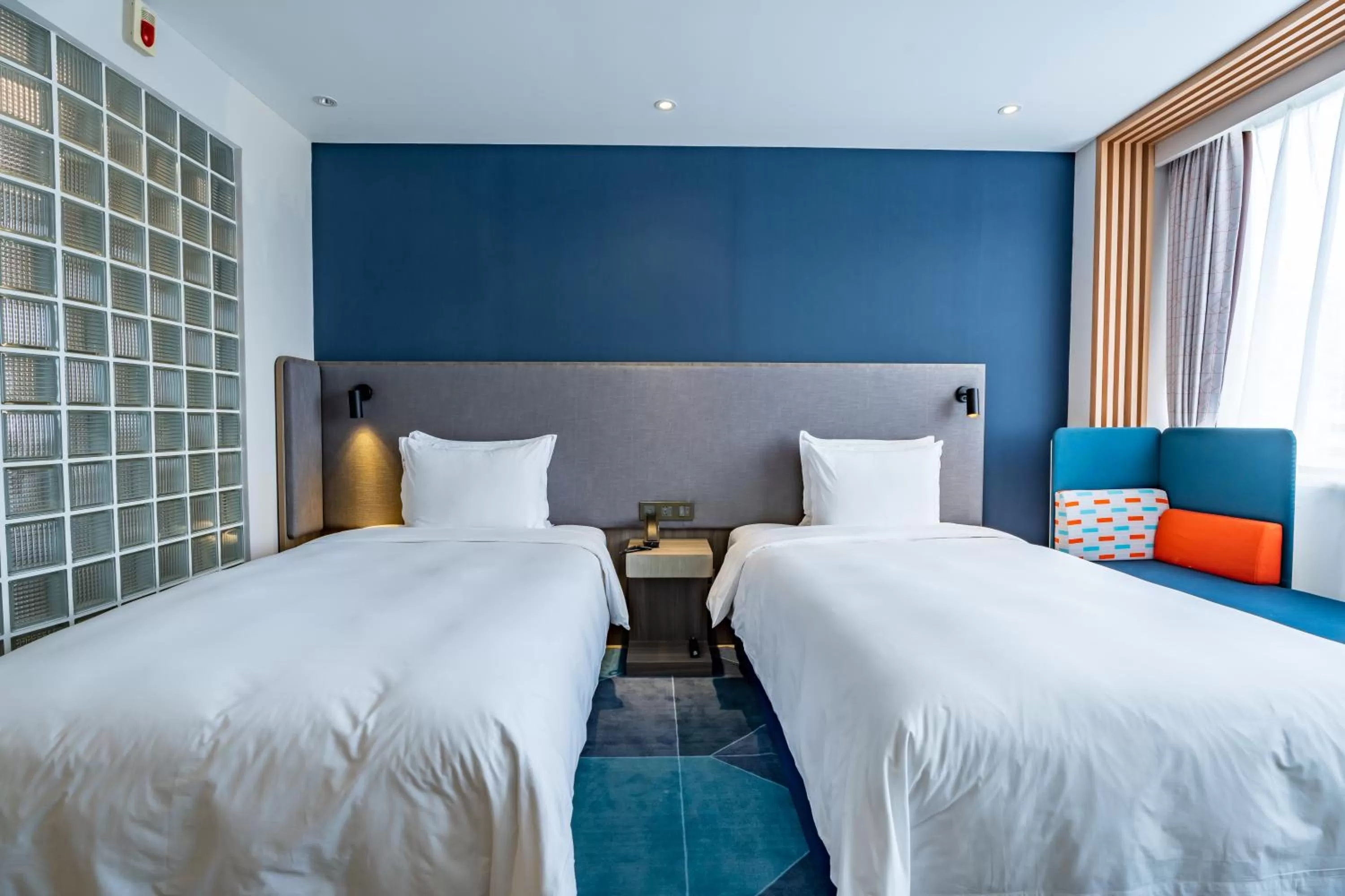 Property logo or sign, Bed in Holiday Inn Express Shanghai Jinqiao Central by IHG