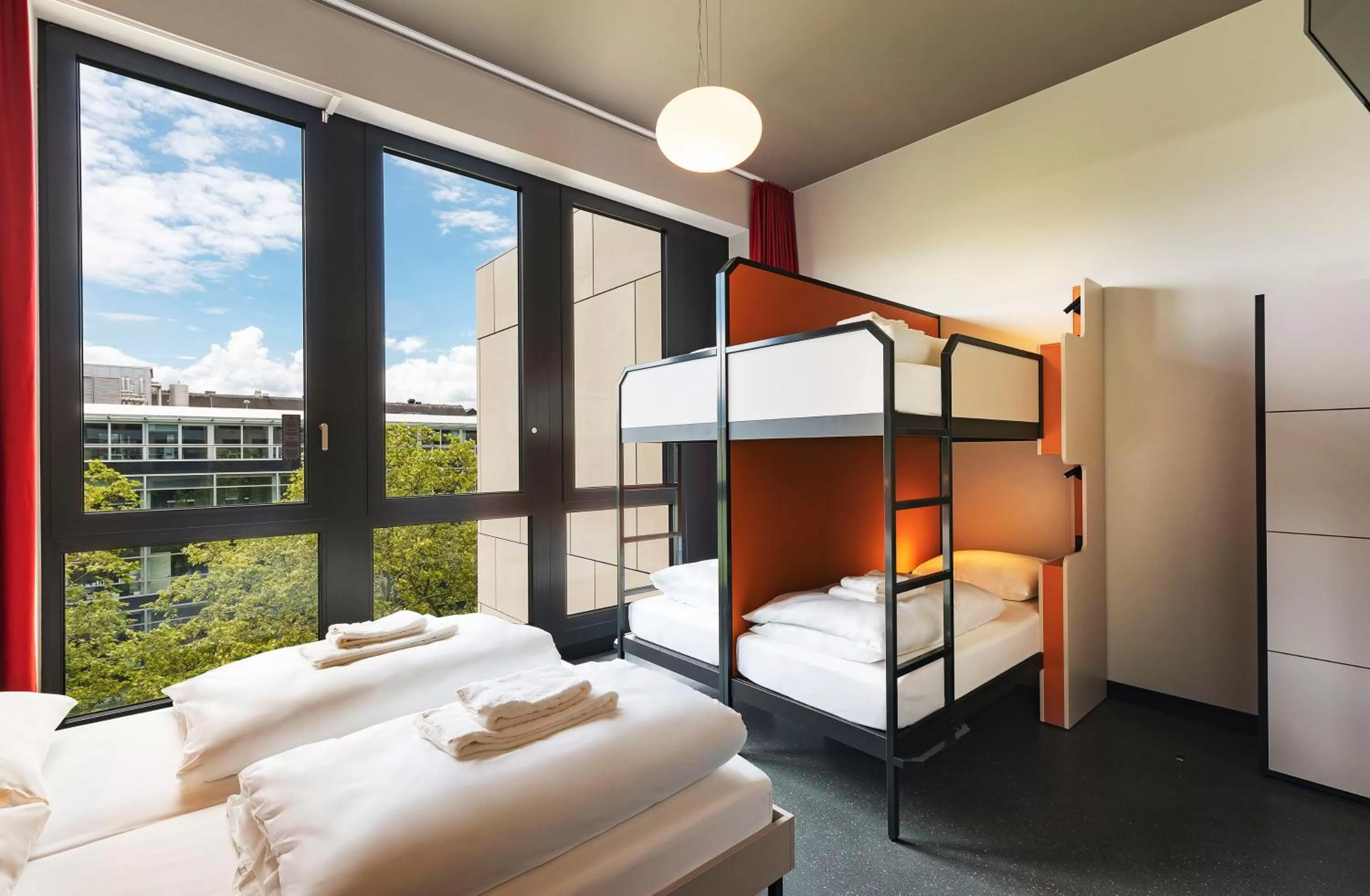 Bedroom, Bed in MEININGER Hotel Genève Centre Charmilles