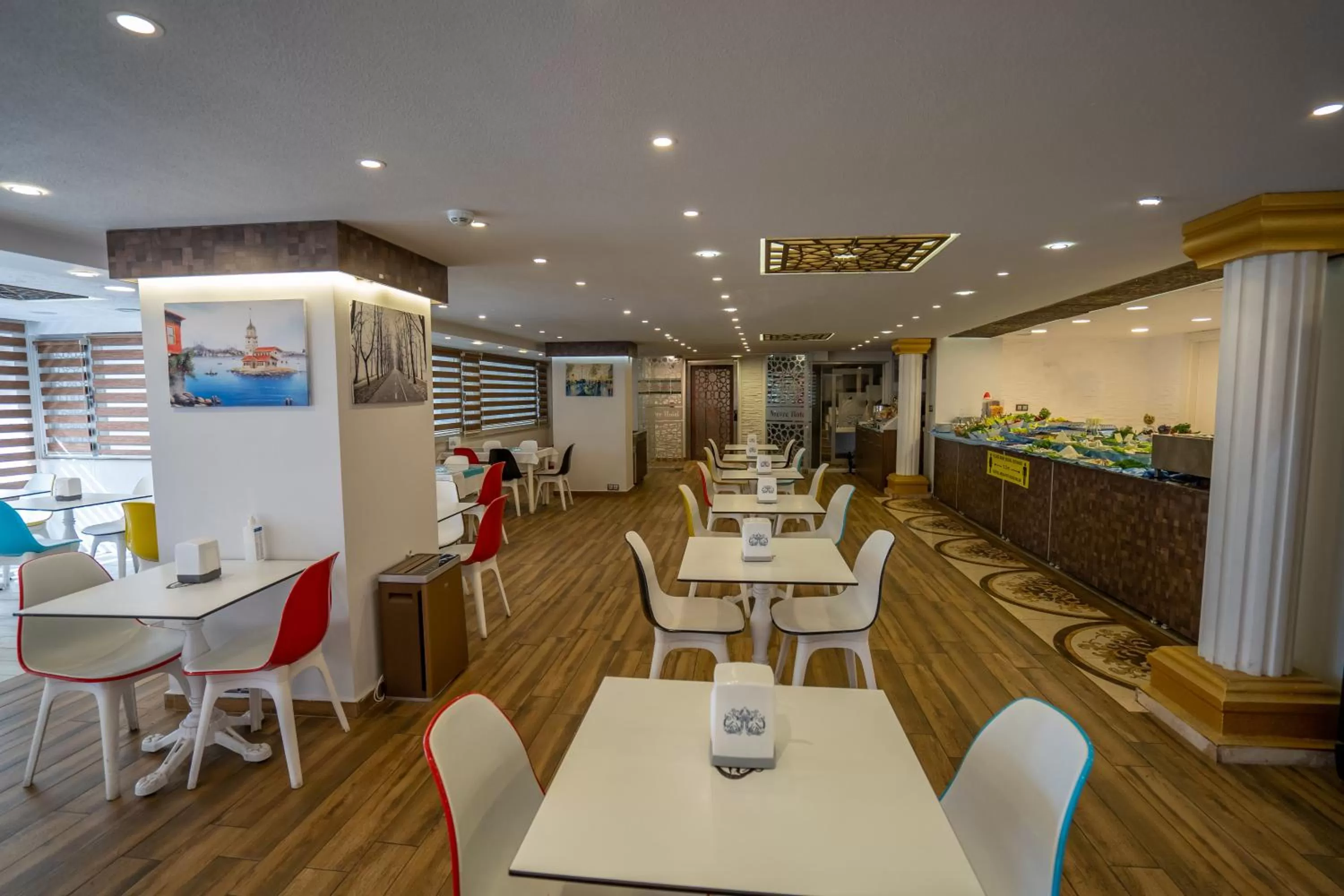 Restaurant/places to eat in Mevre Hotel