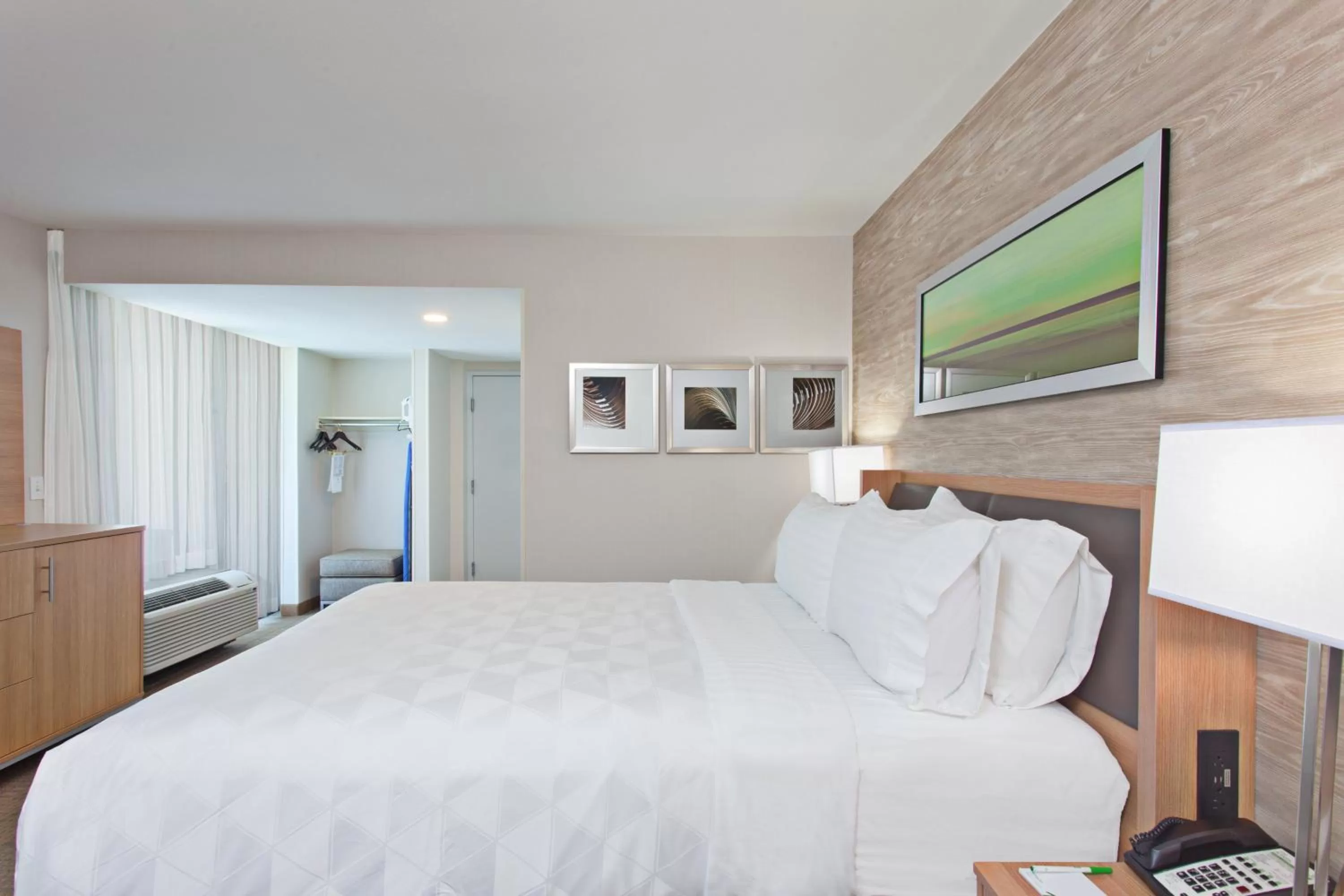 Photo of the whole room, Bed in Holiday Inn Palmdale-Lancaster by IHG