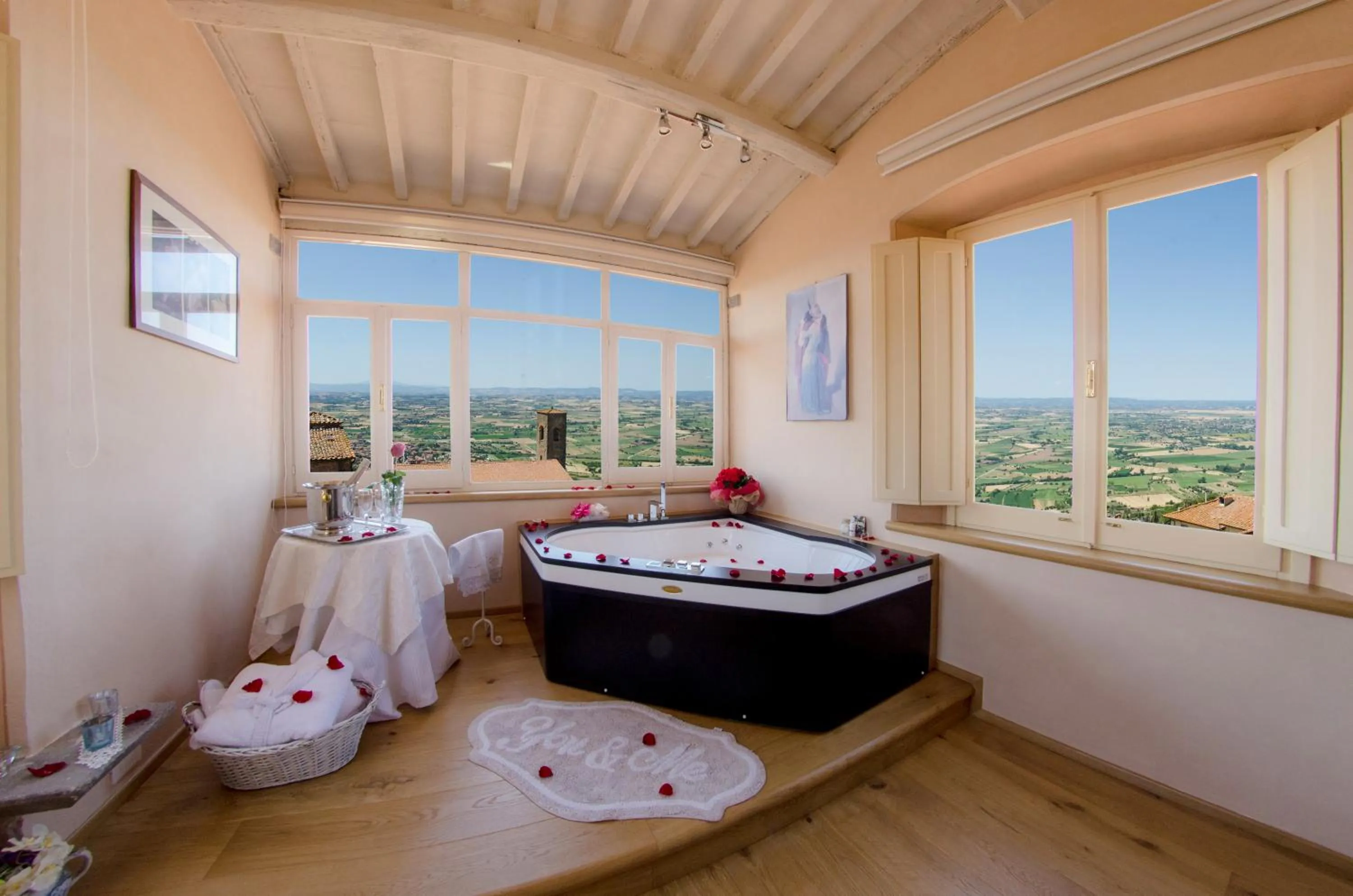 Hot Tub, Bed in Hotel San Michele