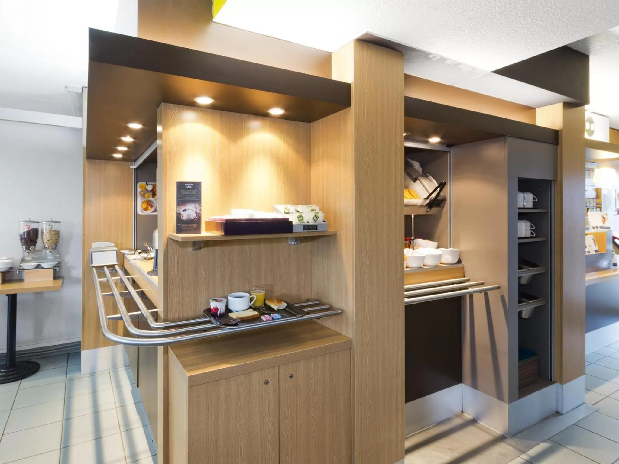 Restaurant/places to eat in B&B HOTEL Rennes Nord St Grégoire