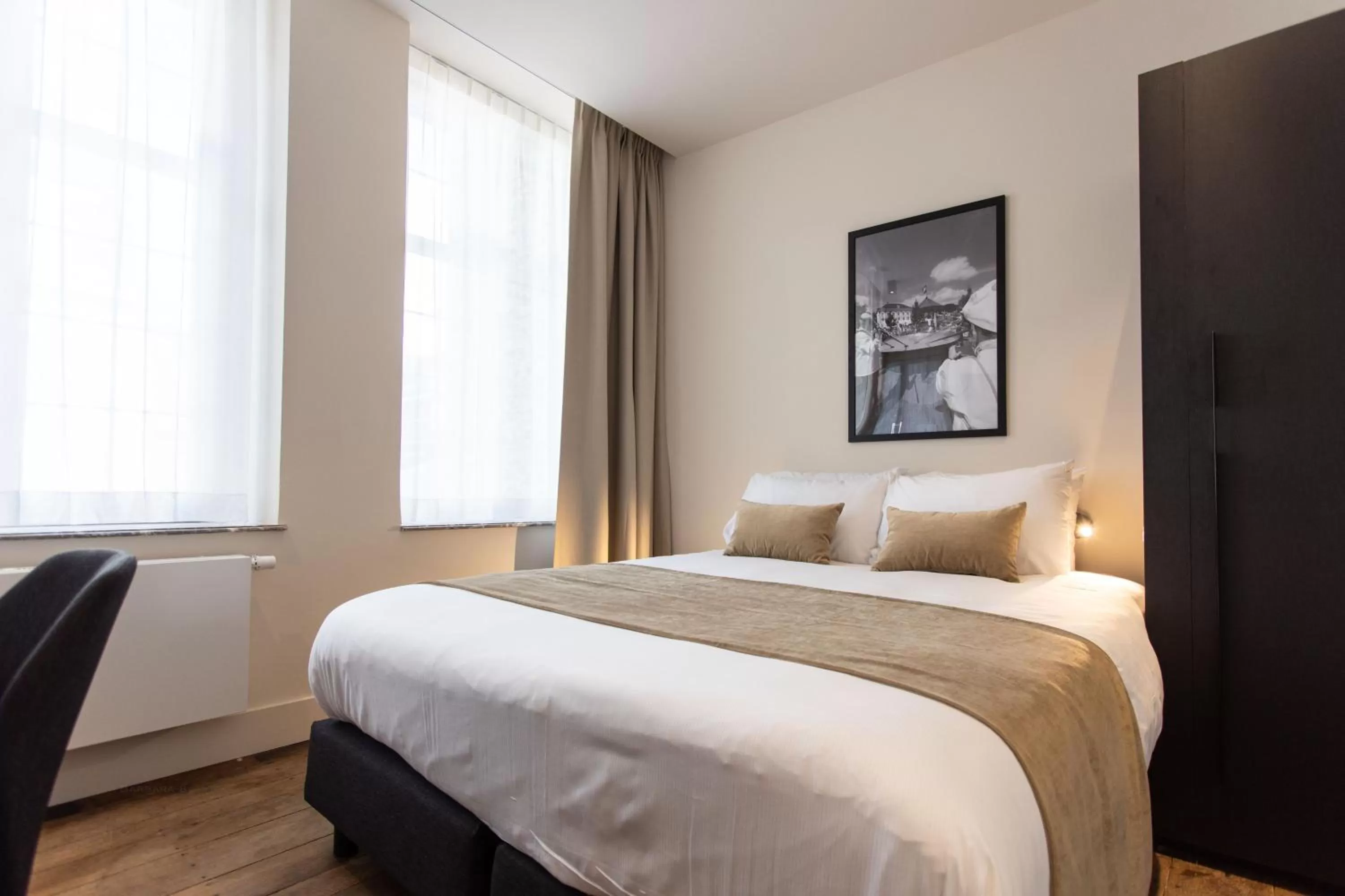 Bedroom, Bed in Petit-Roannay