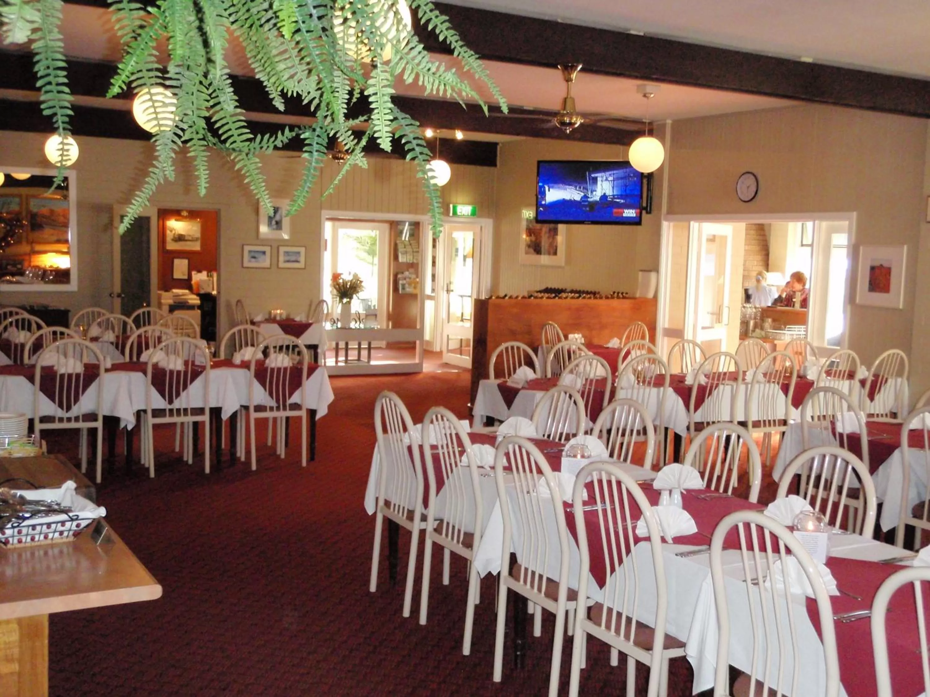 Restaurant/places to eat in West Coaster Motel